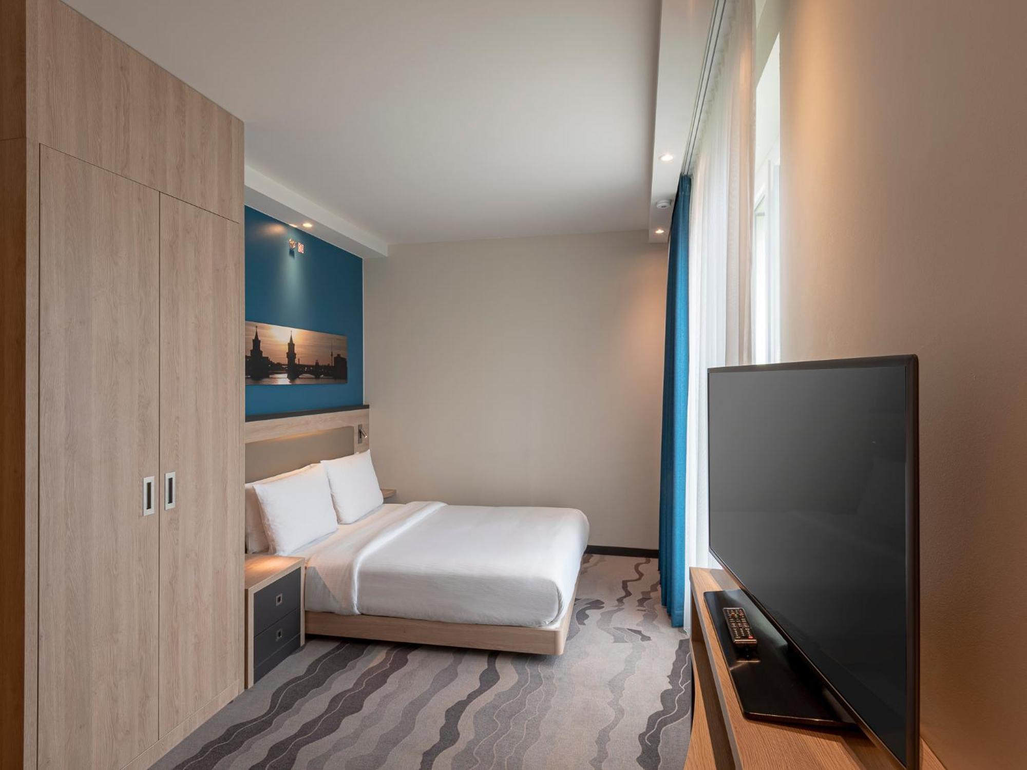 Queen Room - Accessible