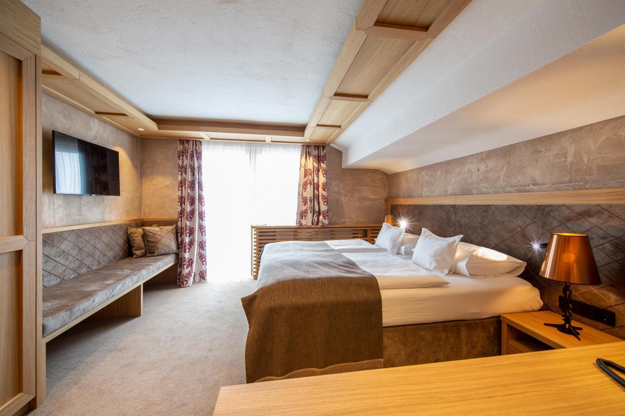 One-Bedroom Suite Balcony Annex