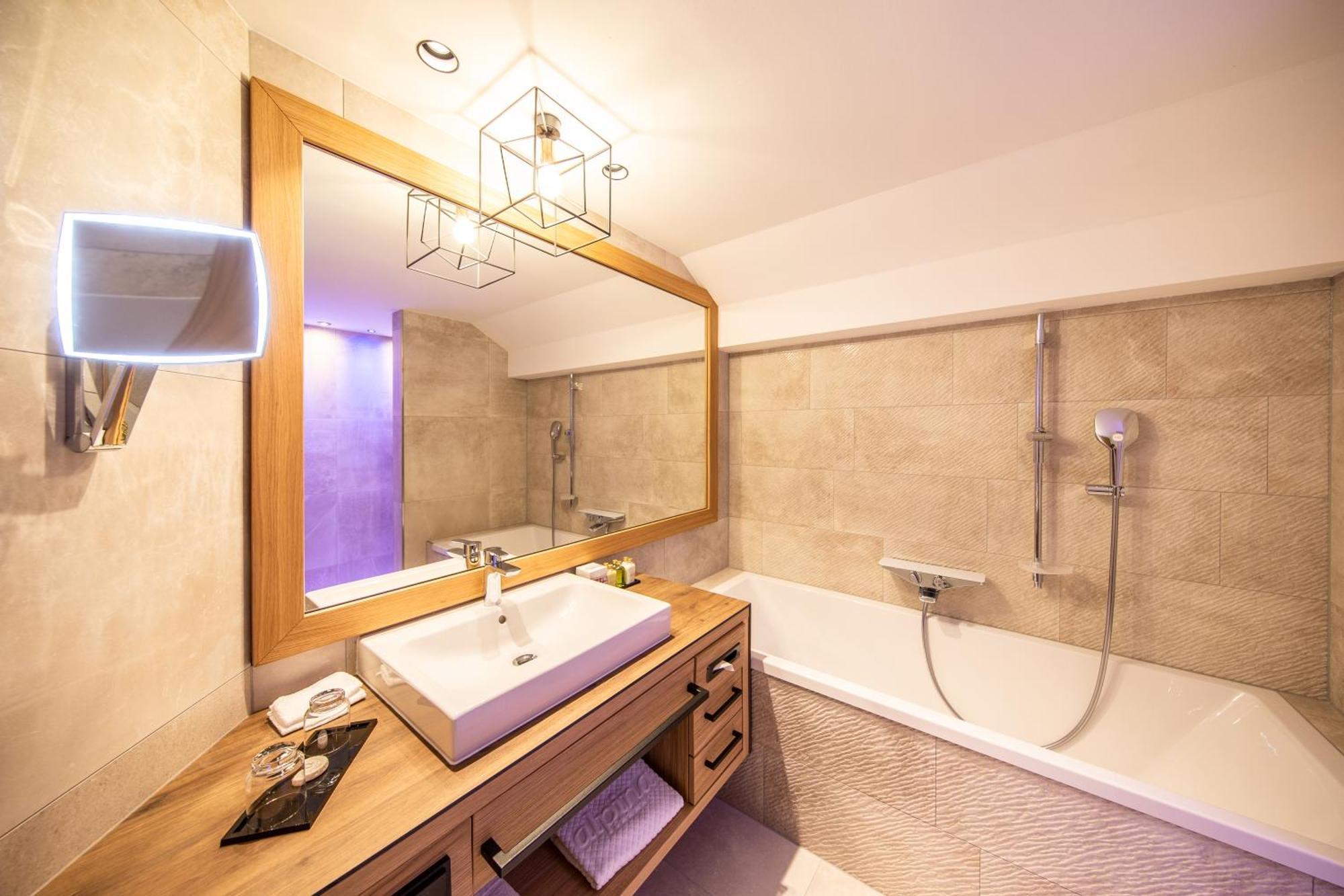 One-Bedroom Suite Balcony Annex