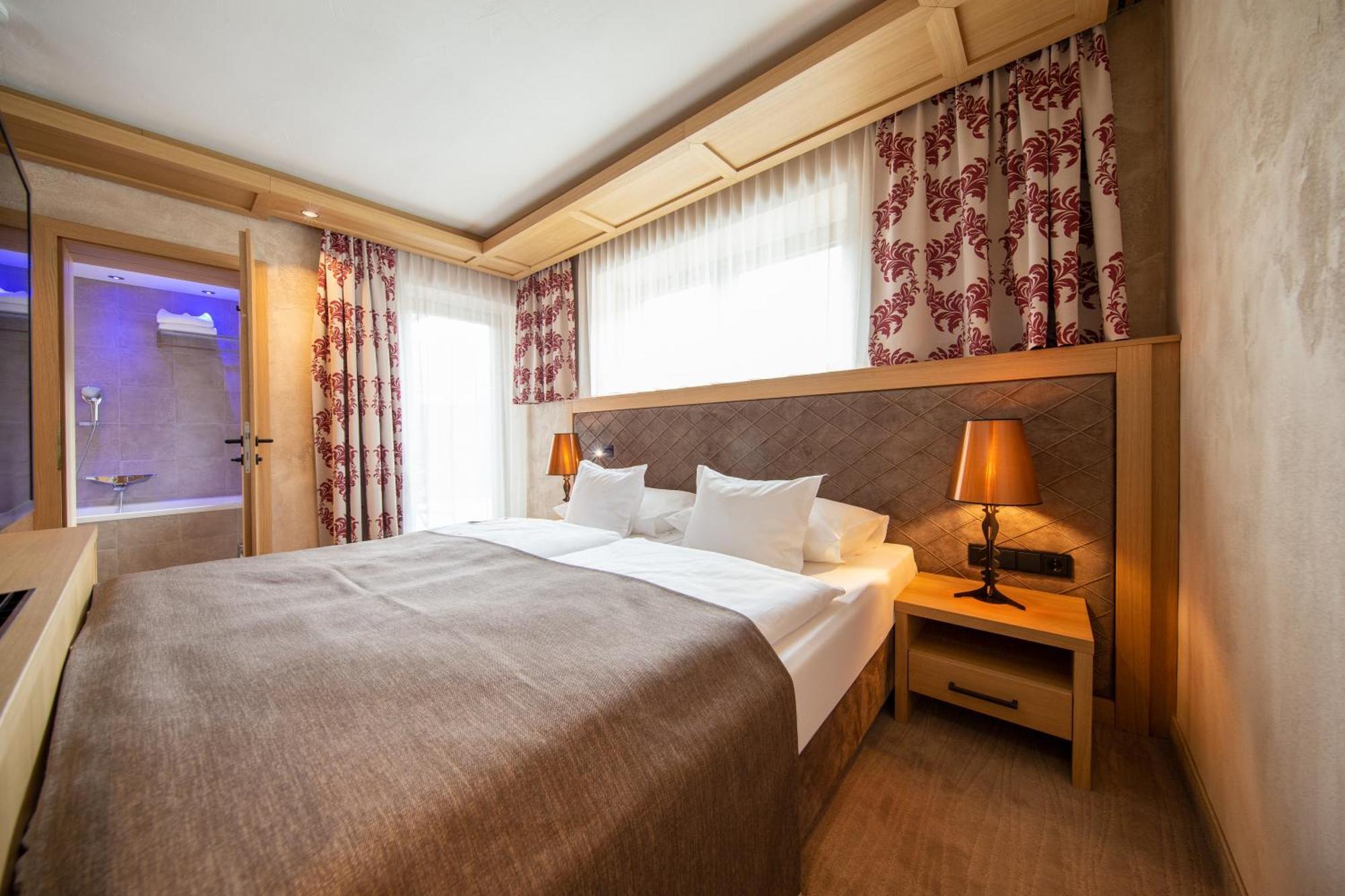Superior Double Room Balcony Annex
