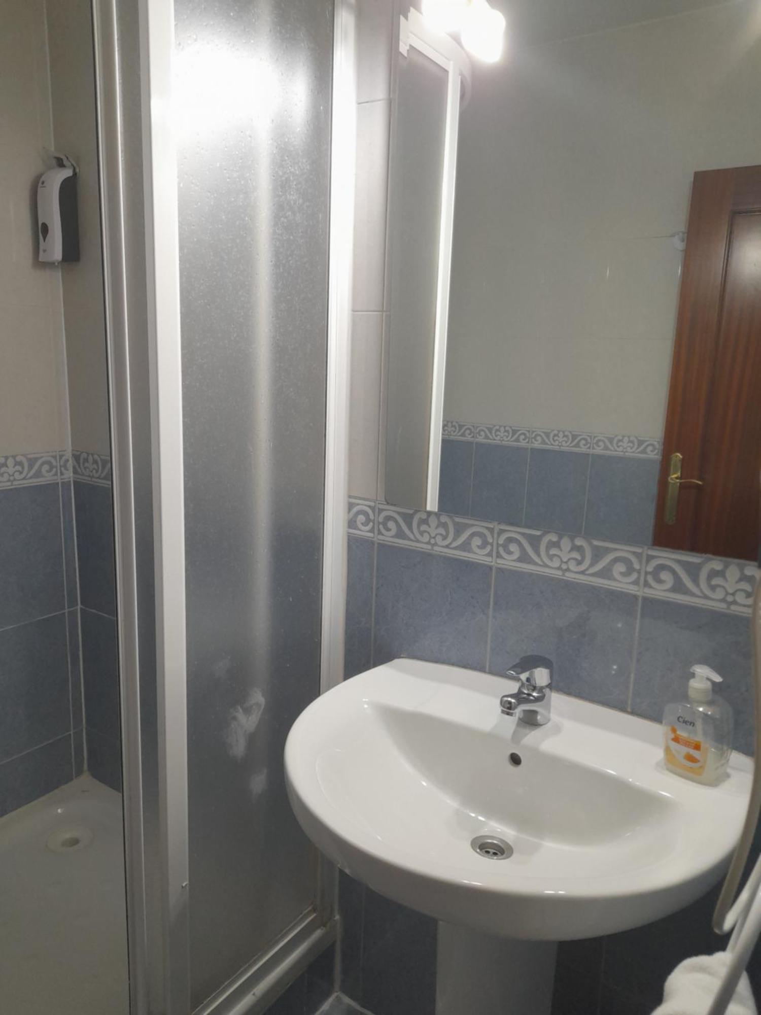 Camera Singola Budget con Bagno in Comune