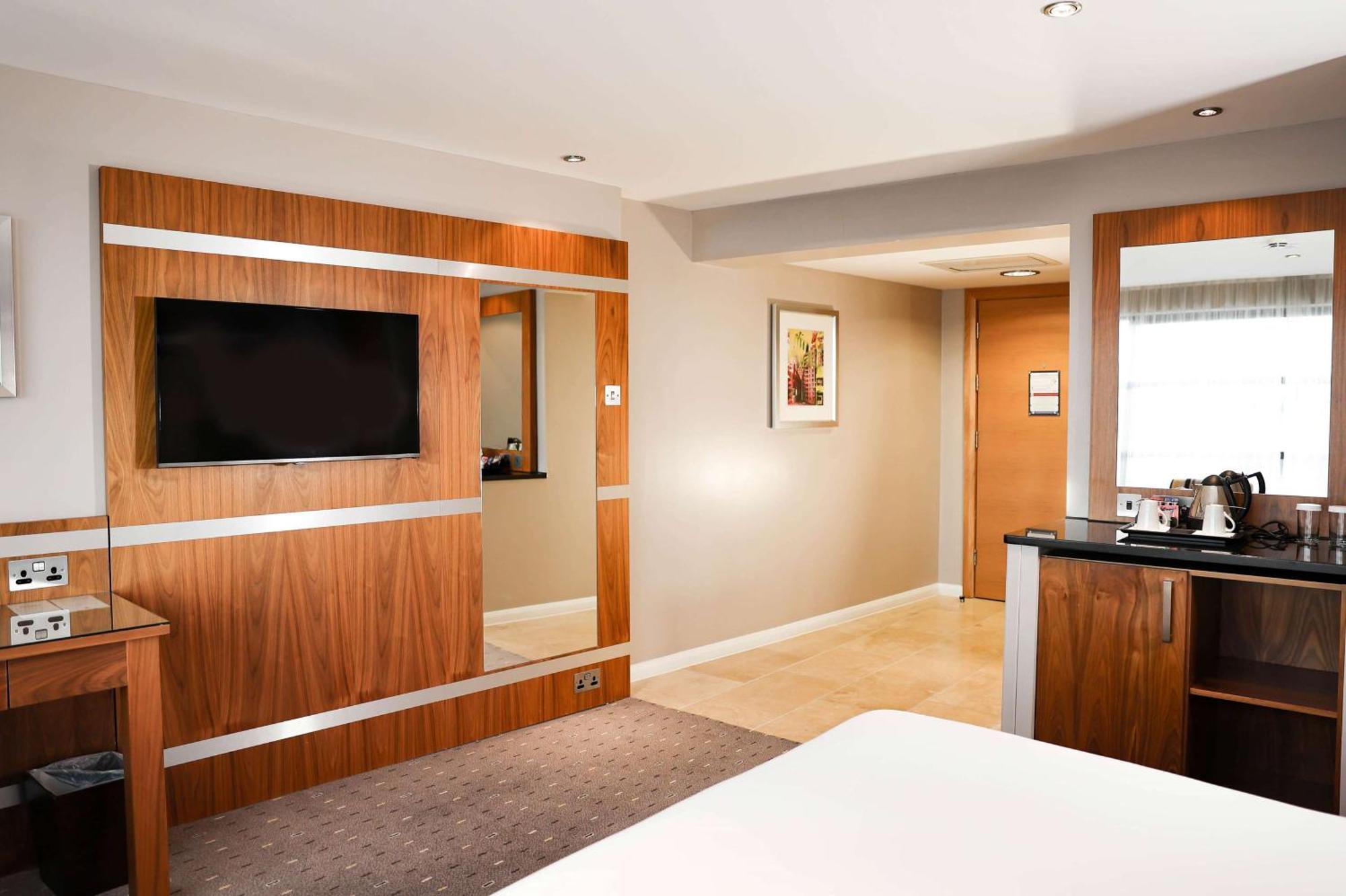 Corner King Room