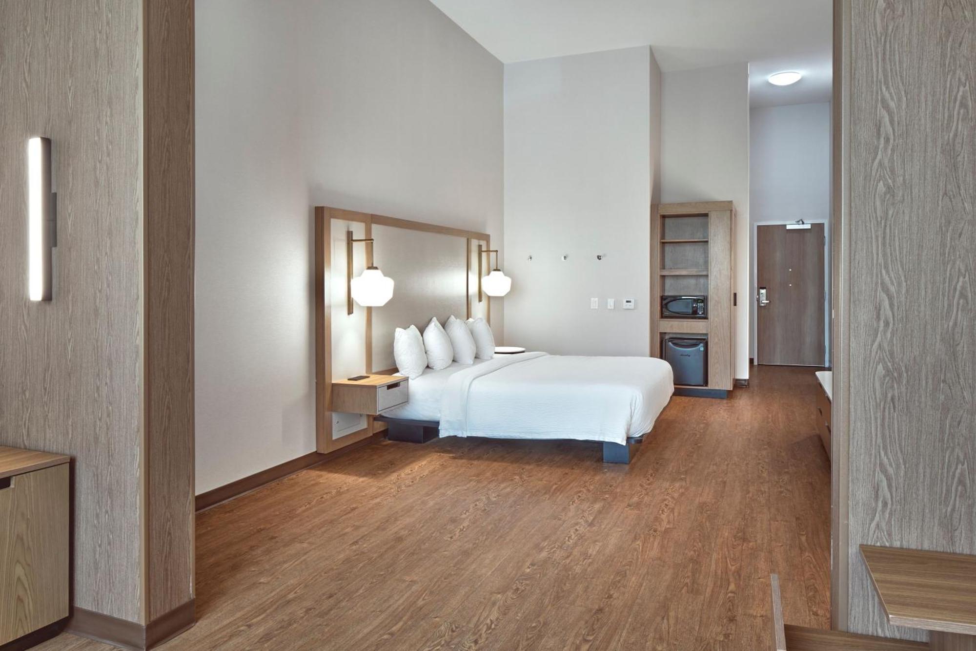 Studio with King Bed, Roll-In Shower and Sofa Bed - Mobility Access/Hearing Accessible