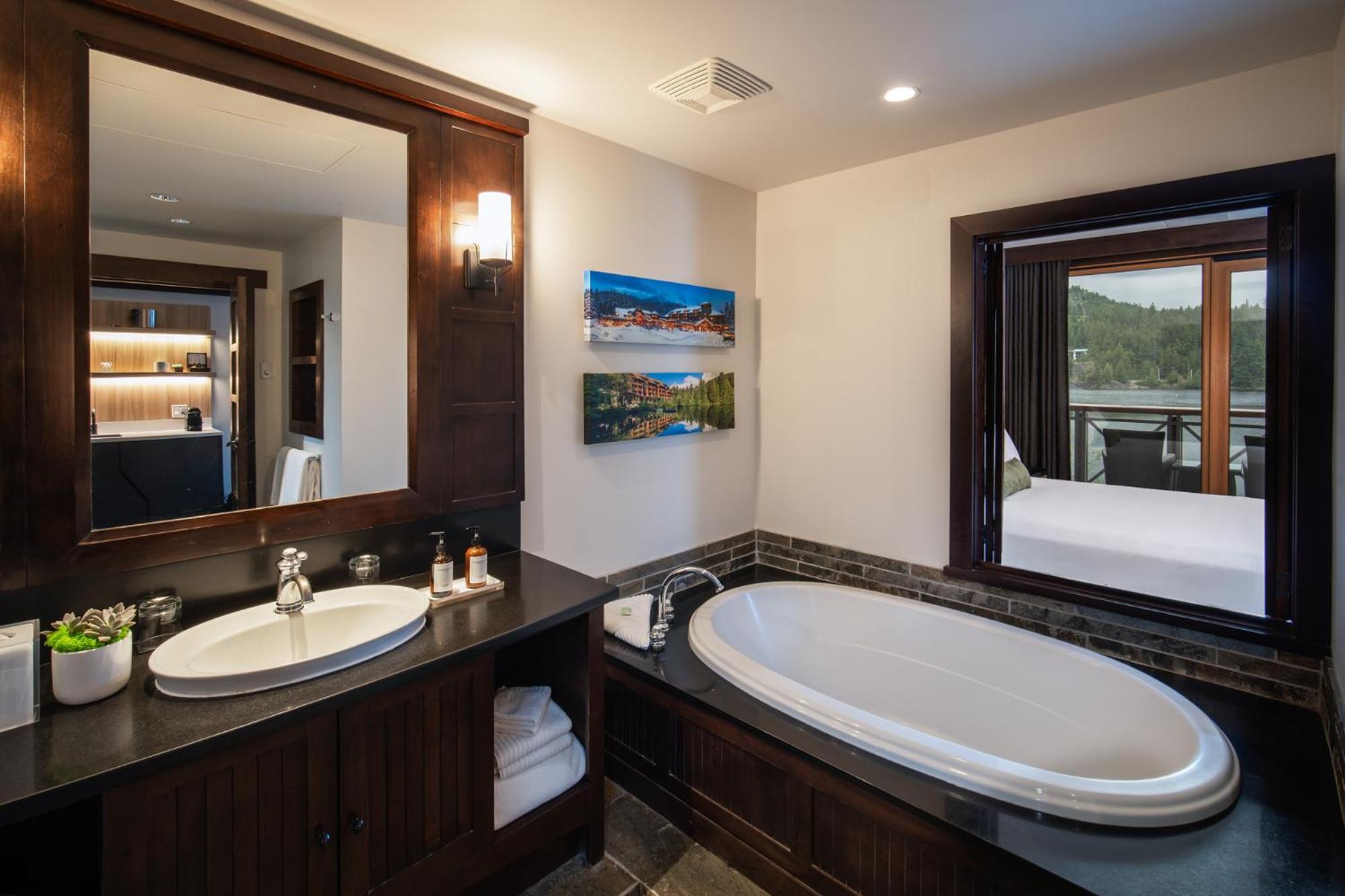 One-Bedroom Suite Lake View