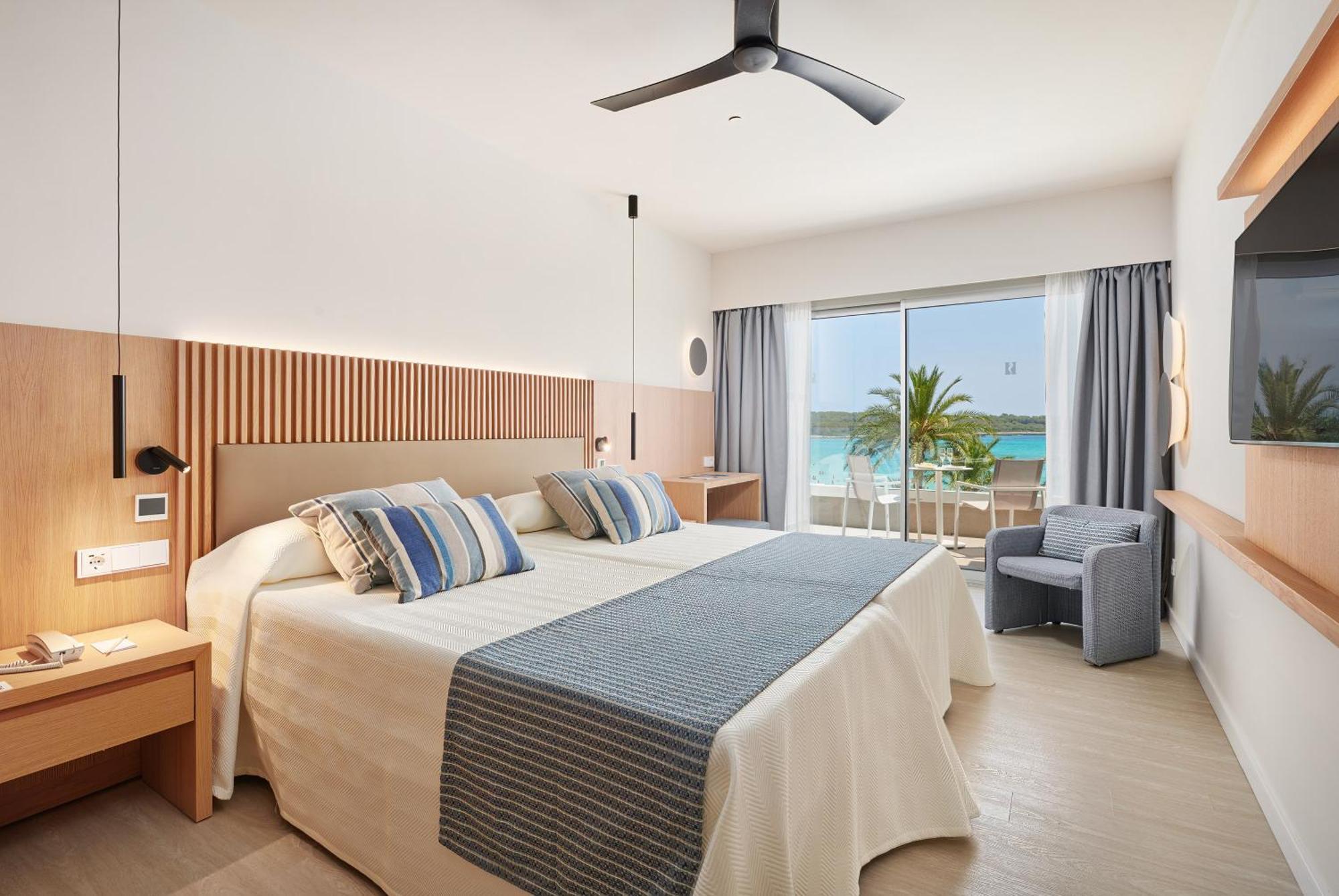 Double or Twin Room Sea View
