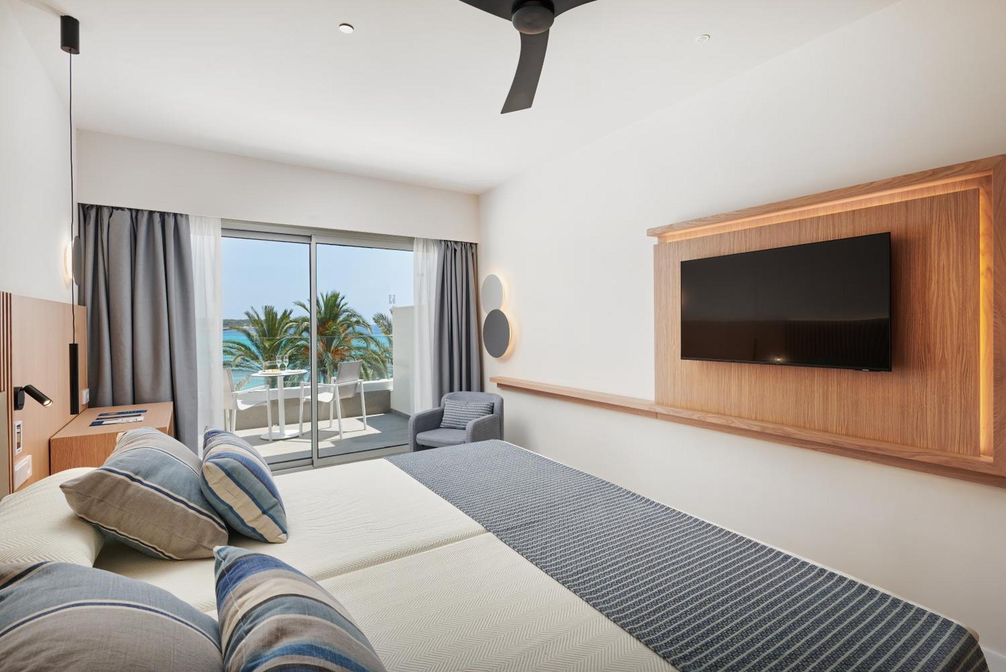 Double or Twin Room Sea View