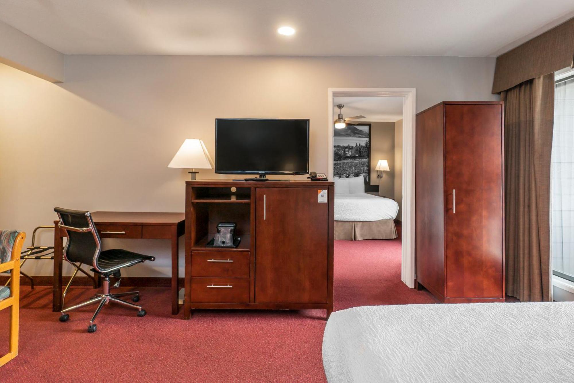 Queen Studio Suite Non-Smoking Non Pet Friendly,1557858196:JPEG