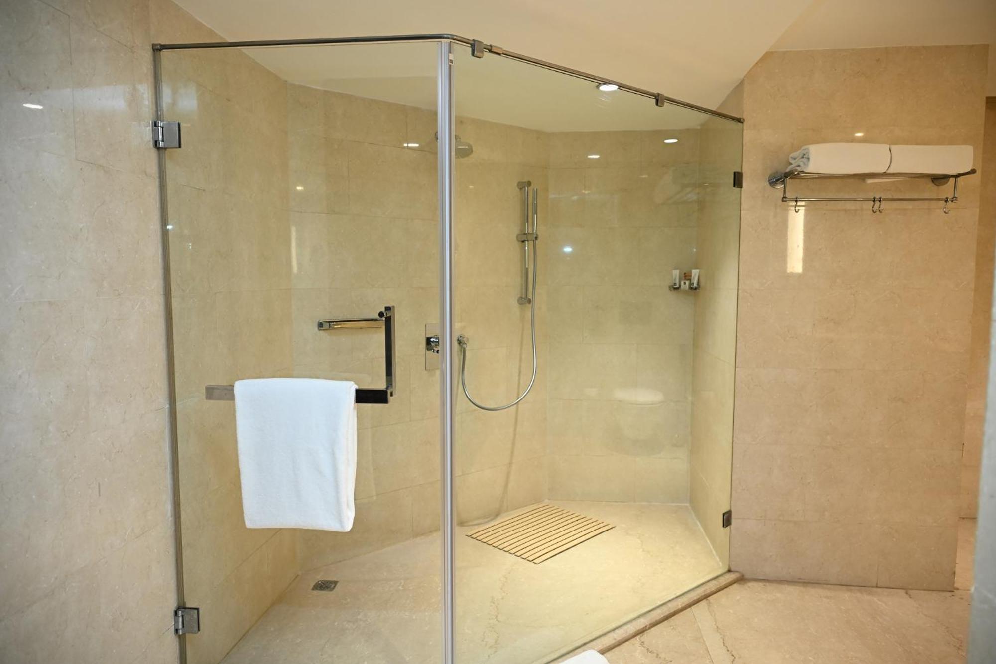 Business Suite – 10% Ermäßigung auf Speisen und alkoholfreie Getränke, Wäscheservice und Spa