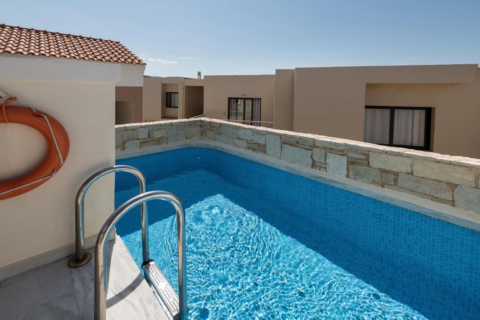 Apartamento de 2 dormitorios con piscina privada
