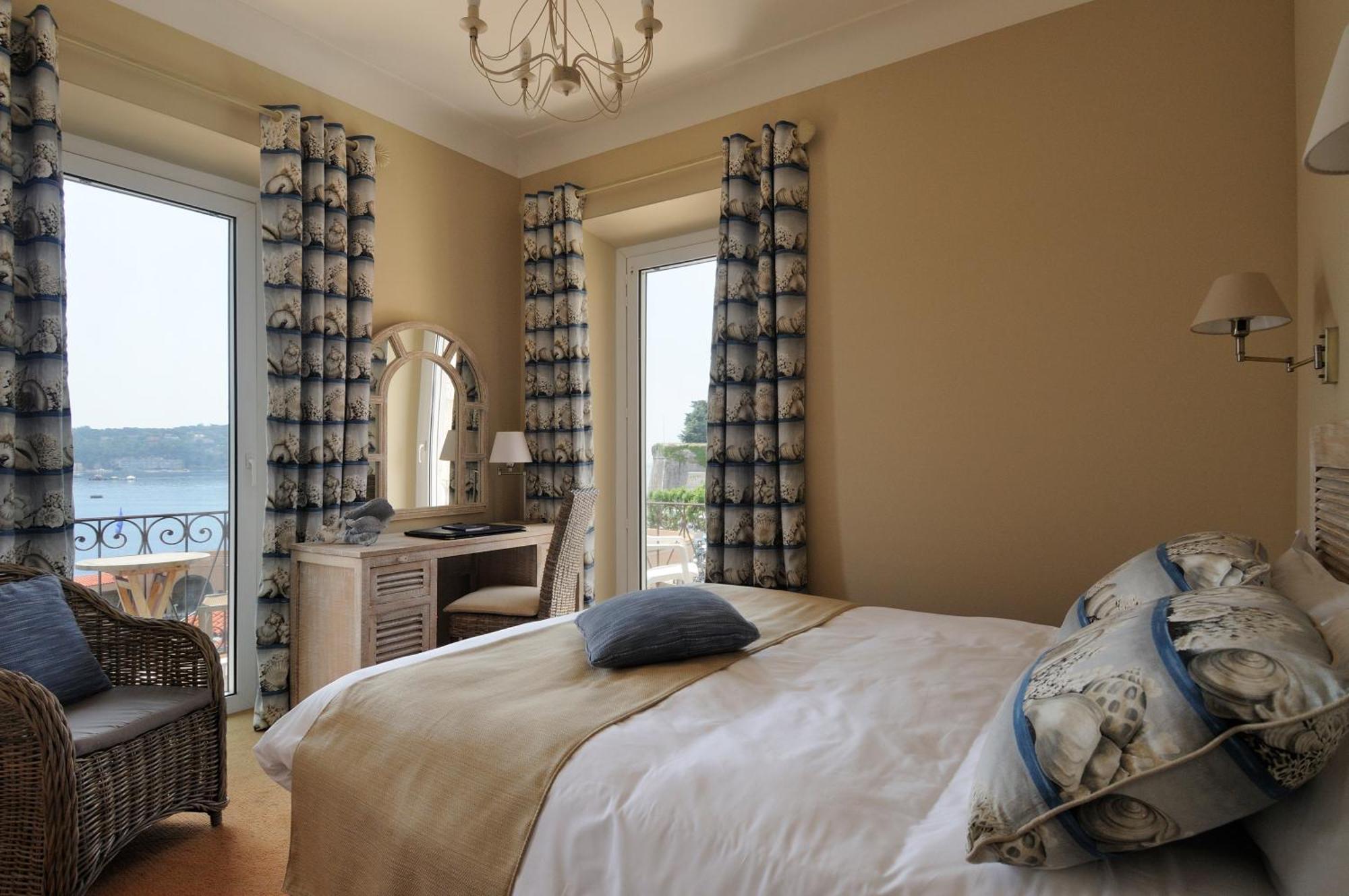 Superior Double Room Balcony front Sea View