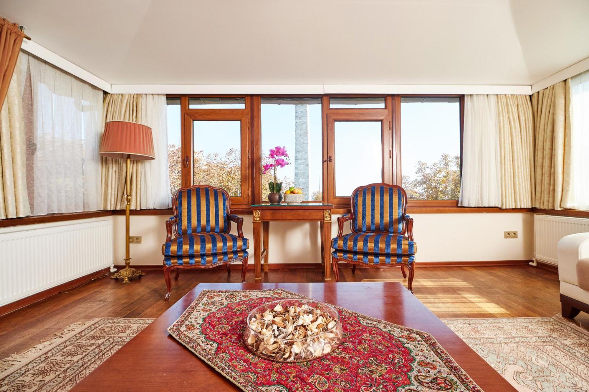Suite met Kingsize Bed en Uitzicht op de Blauwe Moskee en Zee