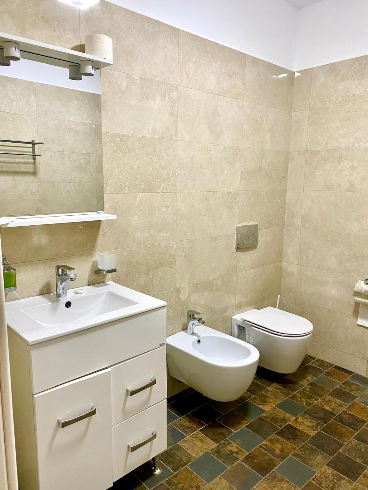 Double or Twin Room Private Bathroom