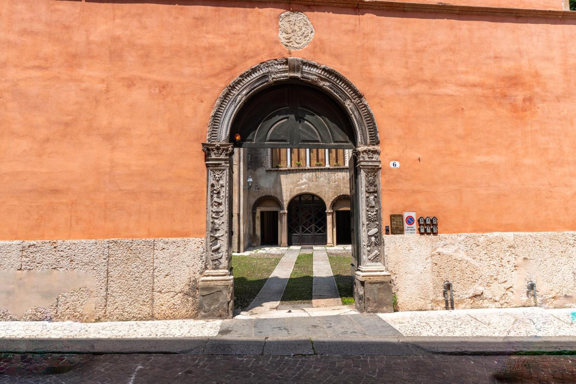 Appartamento con 2 Camere da Letto e Terrazza