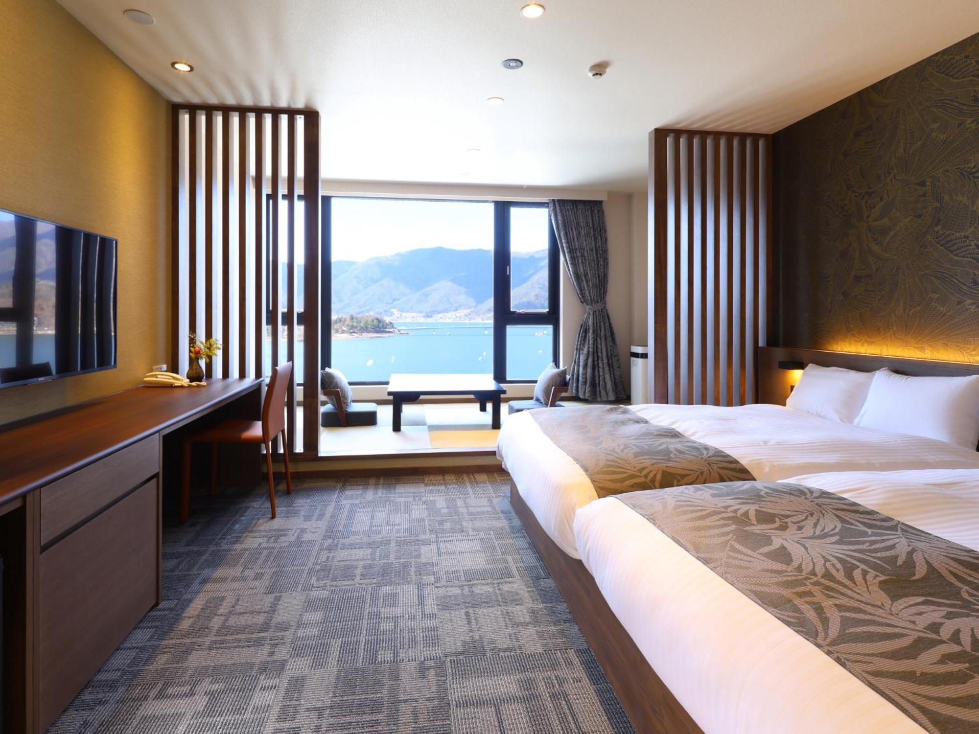 Aangrenzende Japanse Westerse Kamer met Toegang tot de Lounge (ouder dan 13 jaar)