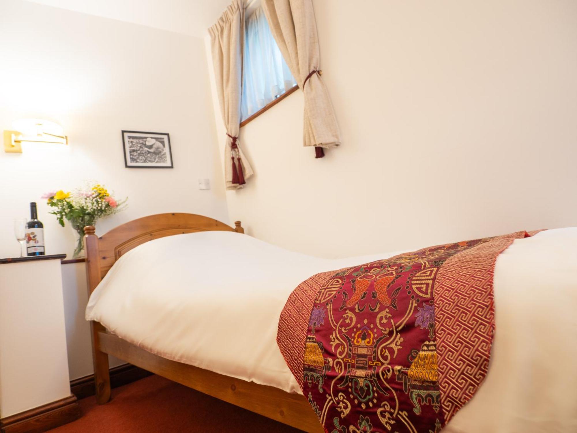 Single Room with Private External Bathroom