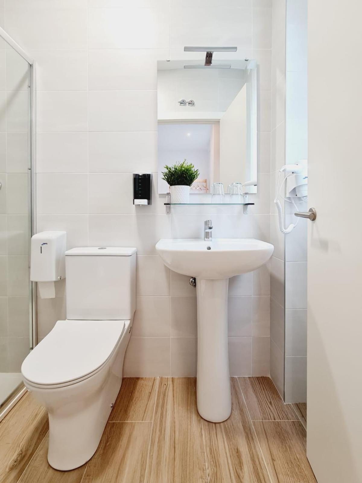 Double Room Private Bathroom