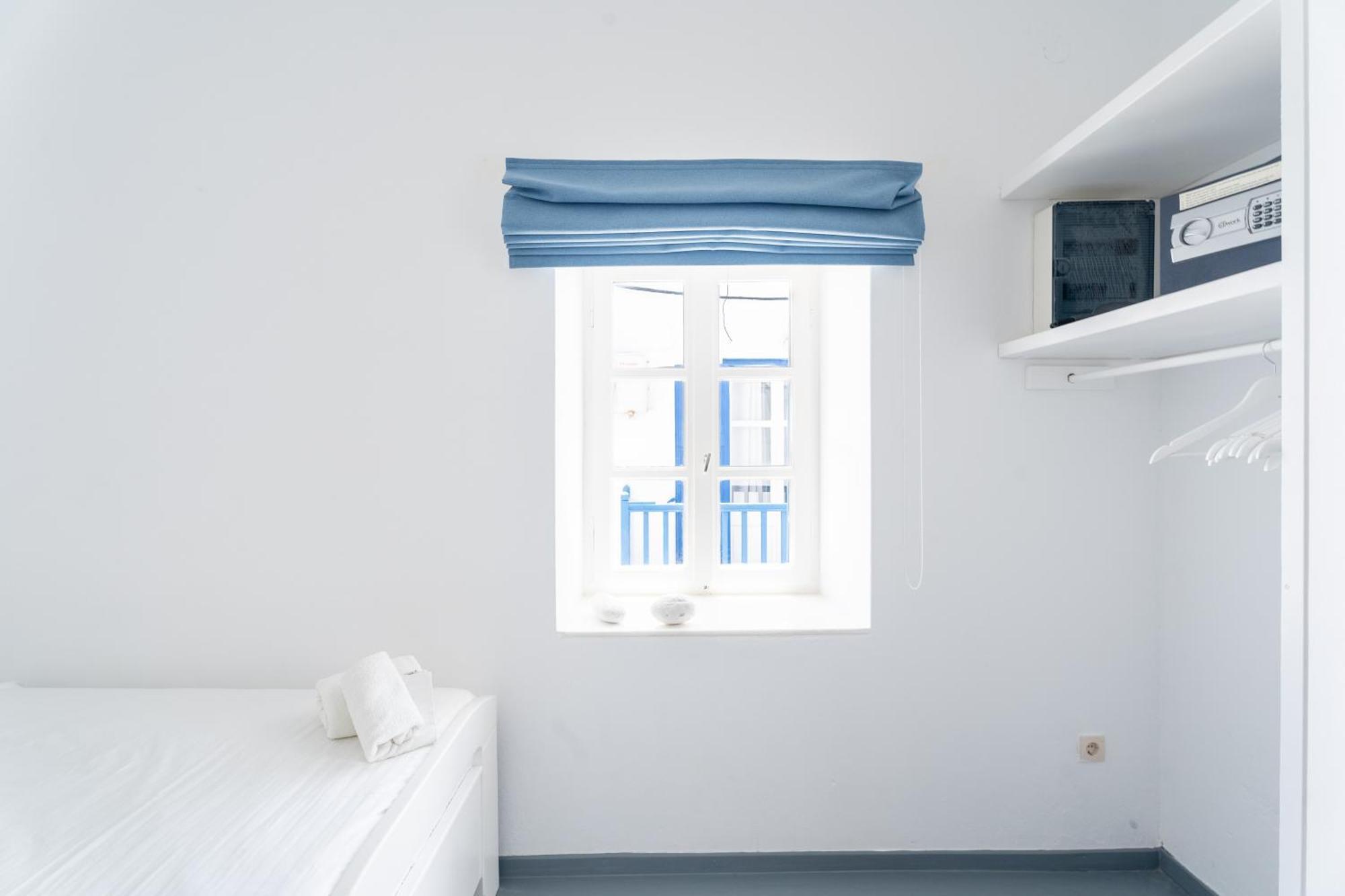 Quarto com 2 Camas de Solteiro e Terraço
