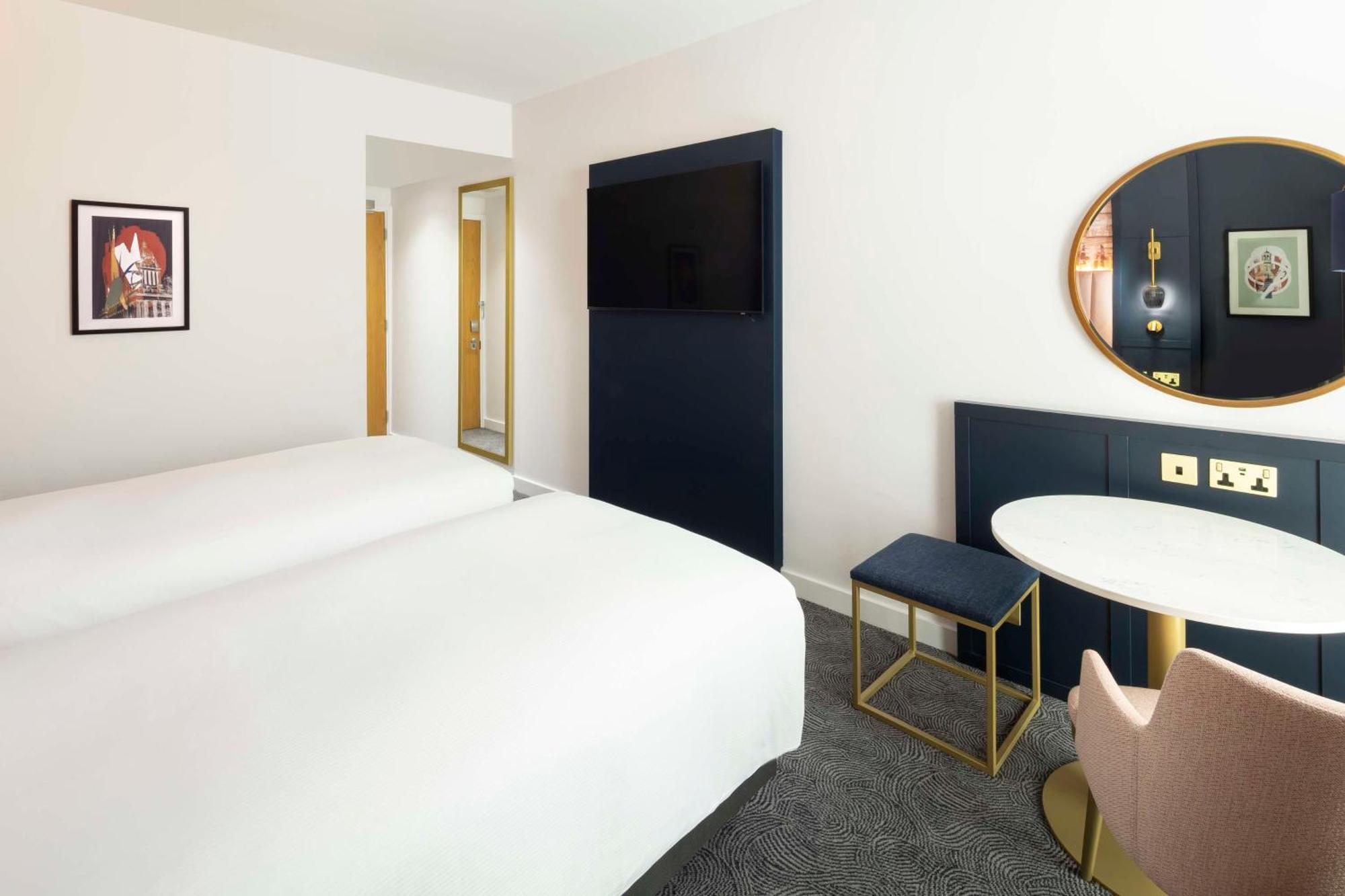 Twin Room,1602956667:JPEG