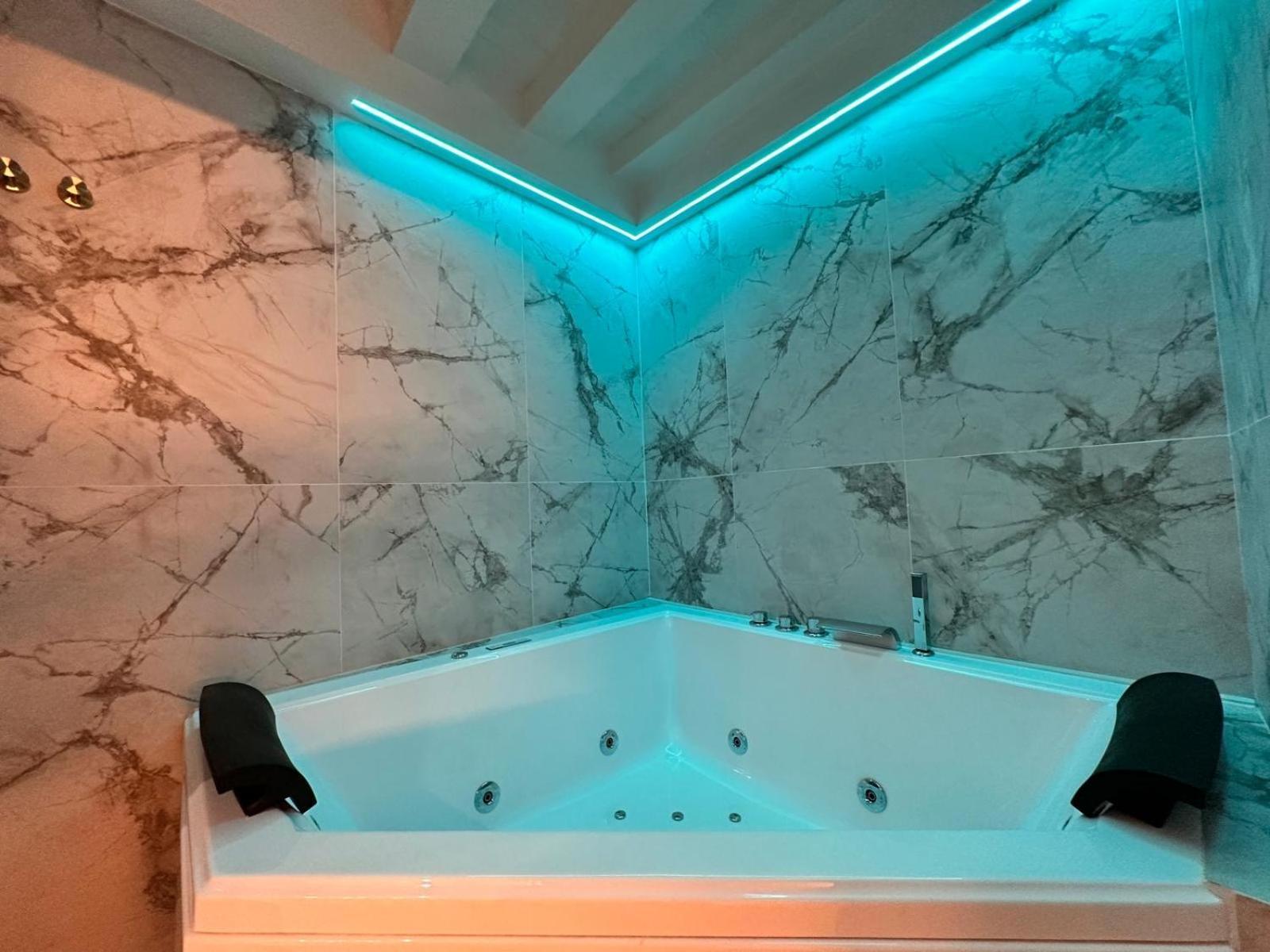 Studio Spa Bath