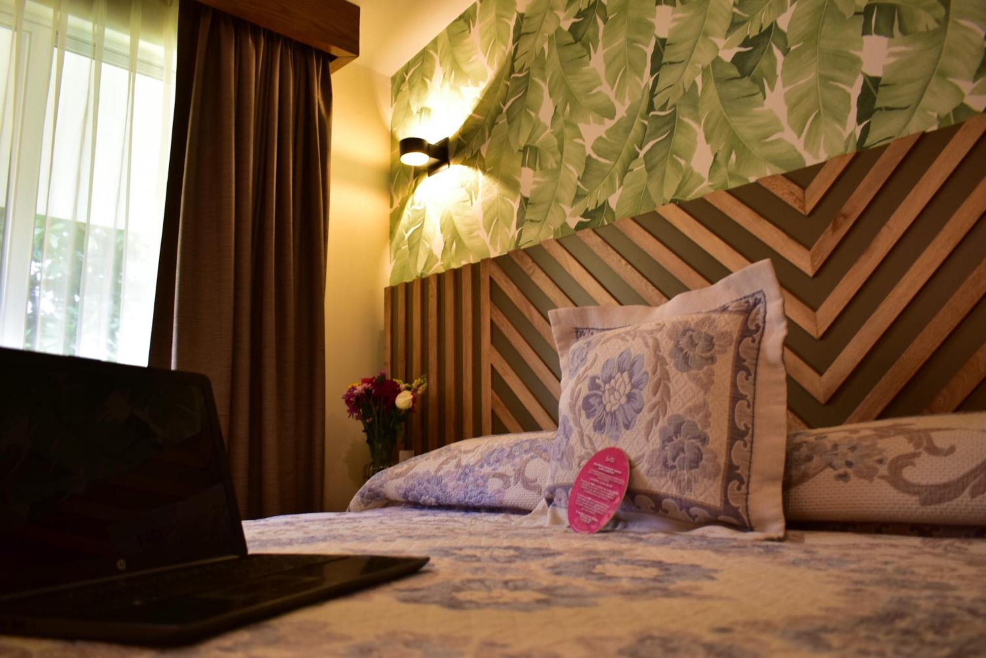 Camera Queen Standard
