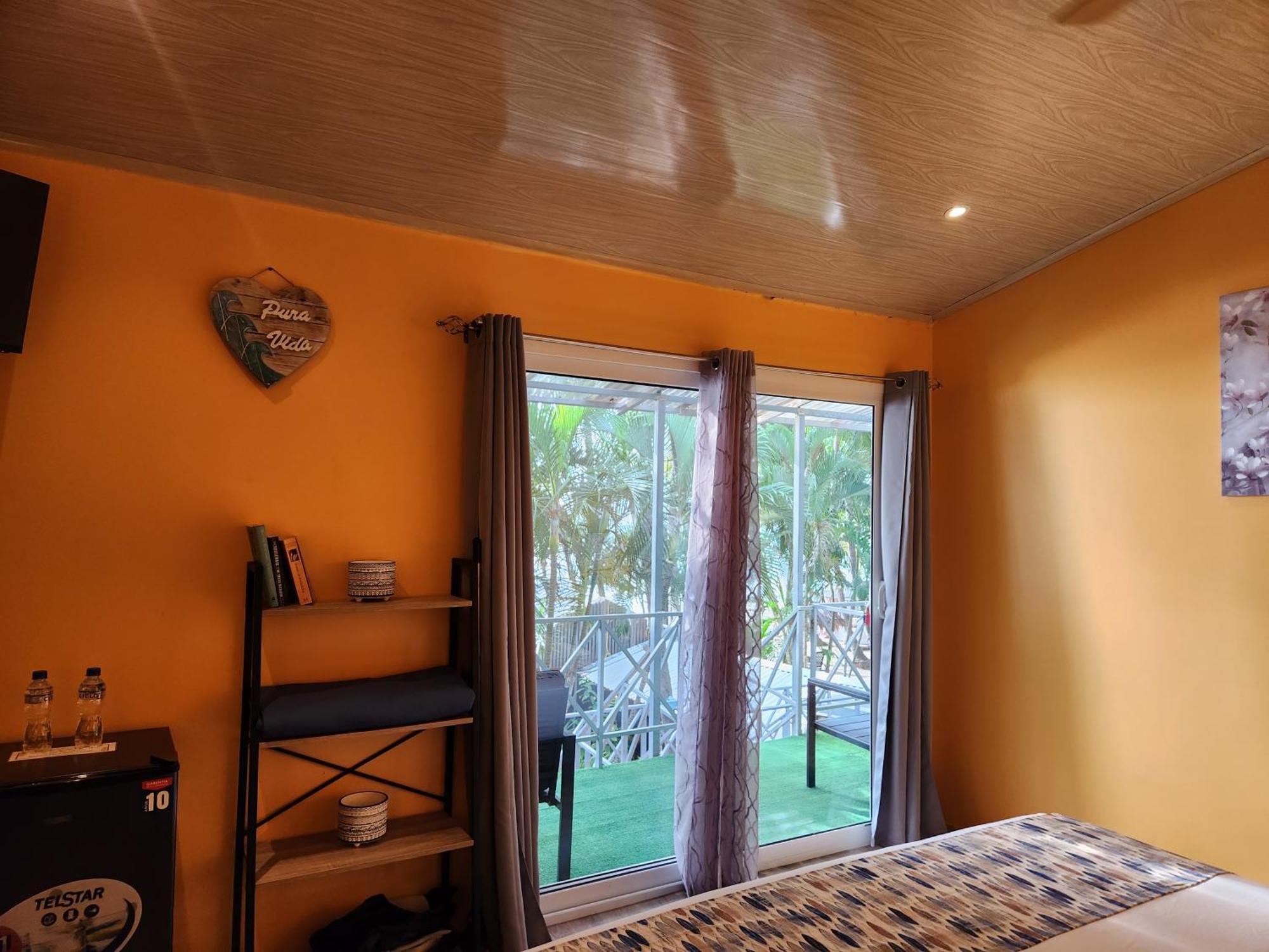 Deluxe tweepersoonskamer met balkon en uitzicht op zee