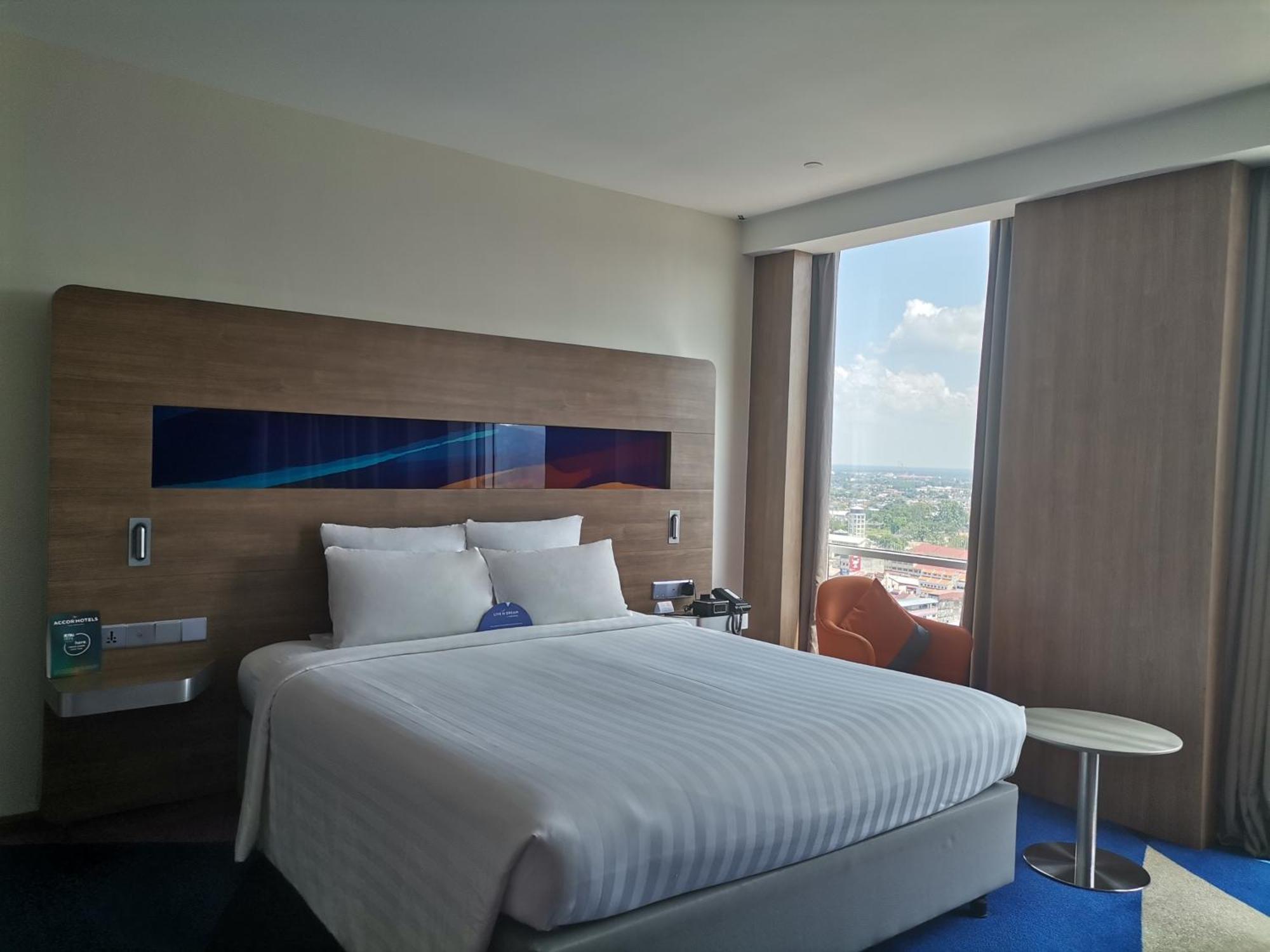 Grand Deluxe Room with King Bed