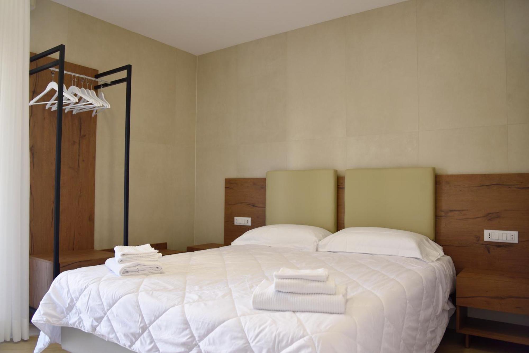 Two-Bedroom Apartment with Balcony,1611413713:JPEG