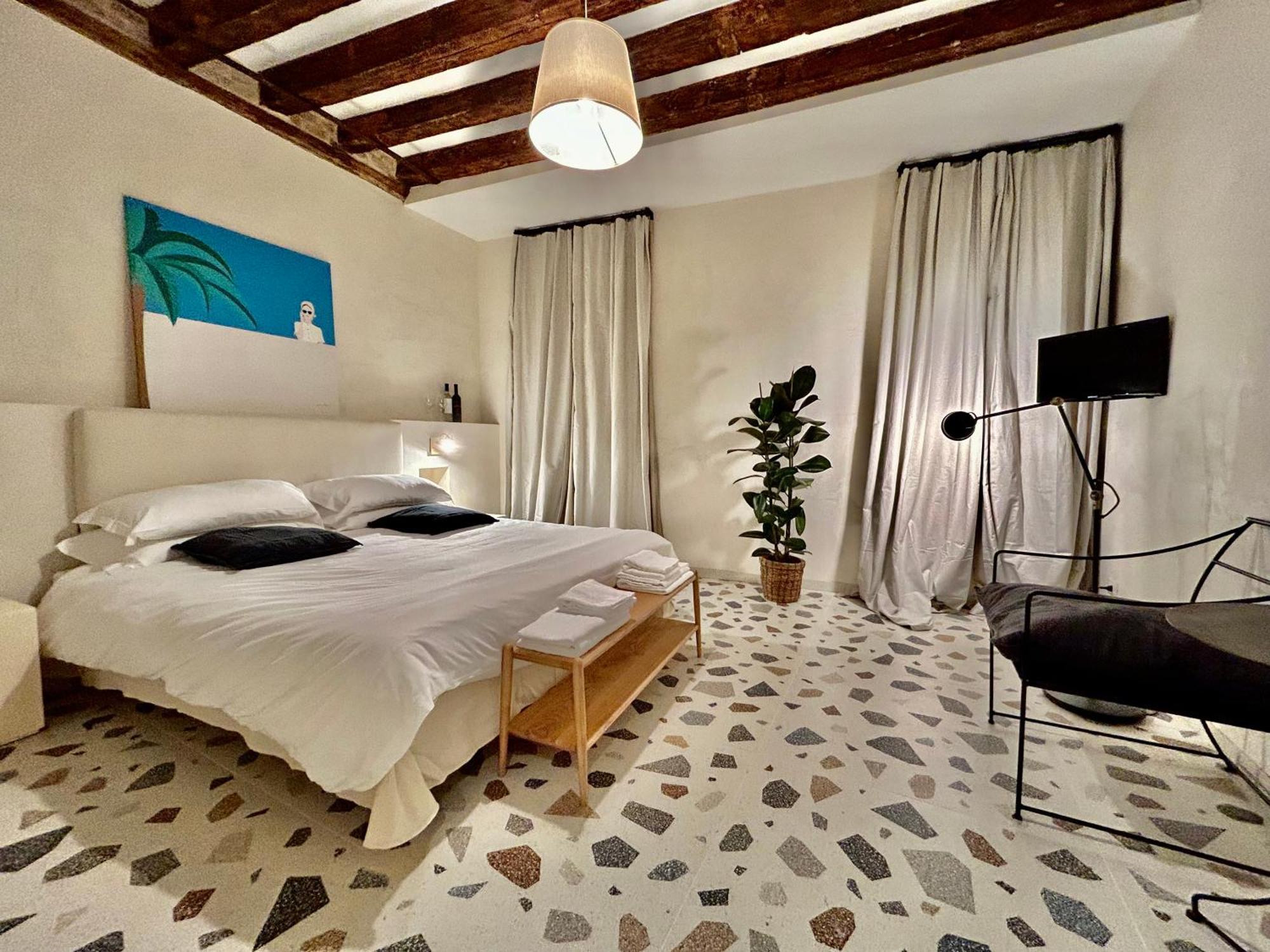 Double Room Private Bathroom