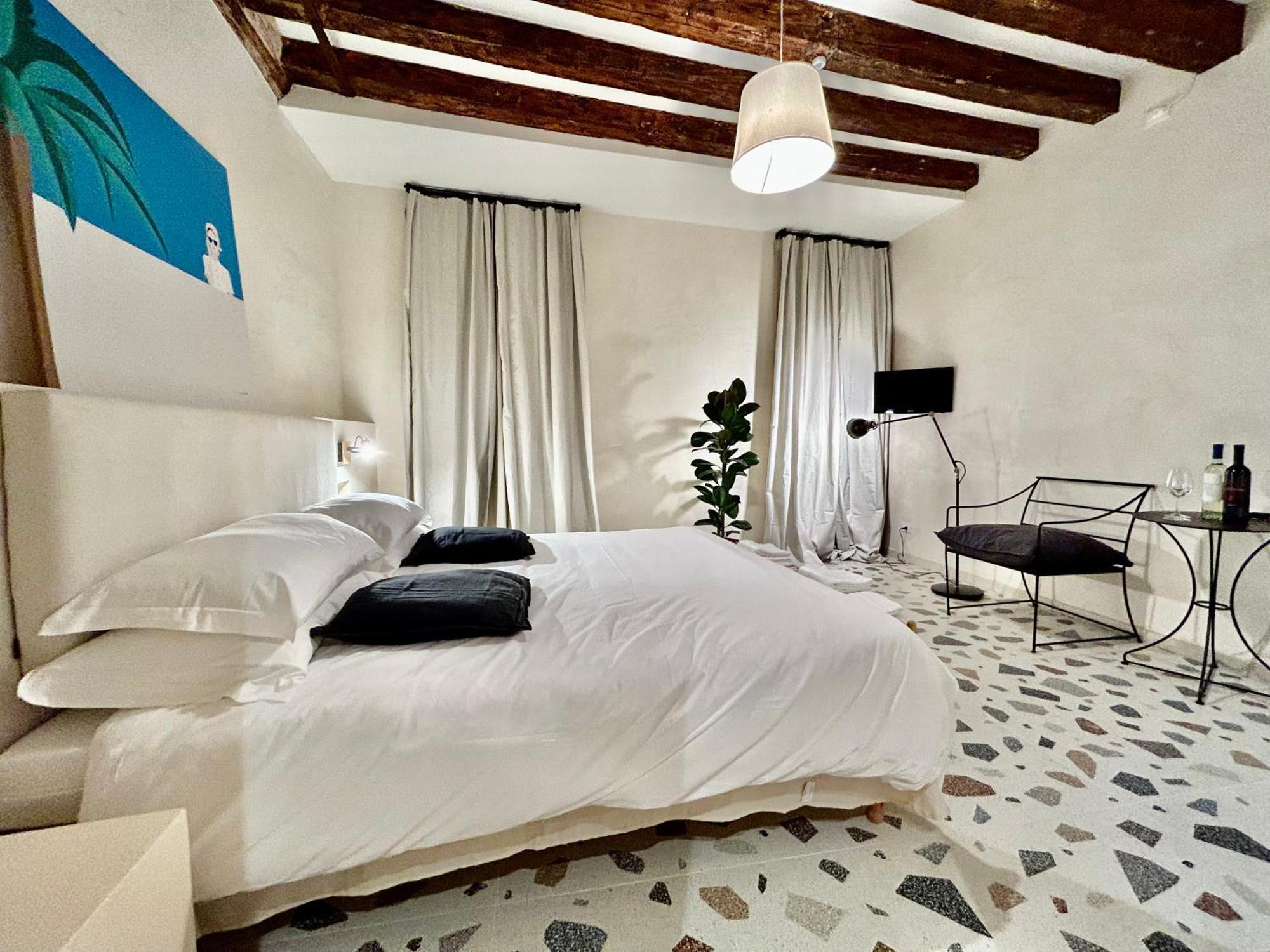 Double Room Private Bathroom