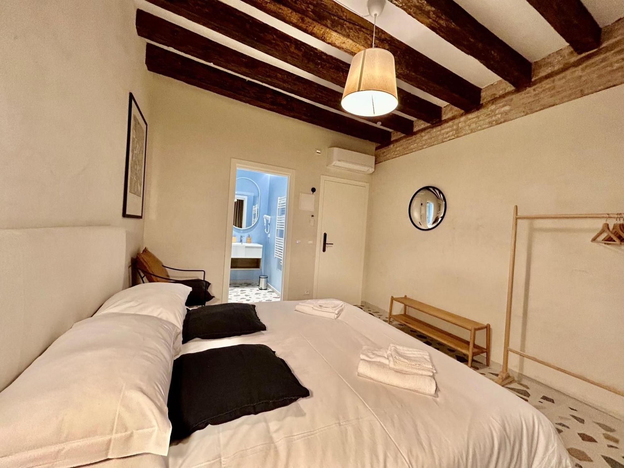 Double Room Private Bathroom
