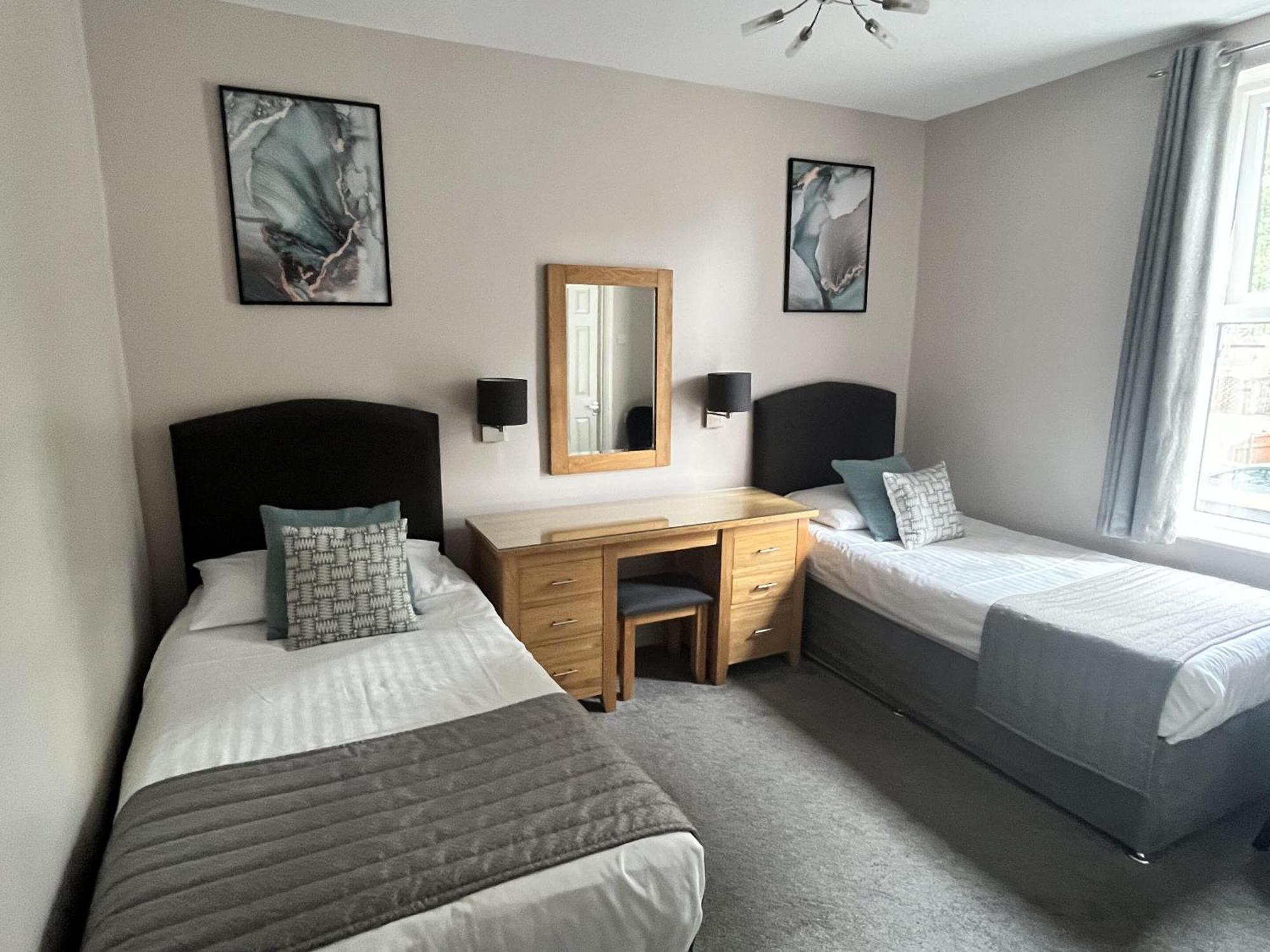 Twin Room with Private Bathroom