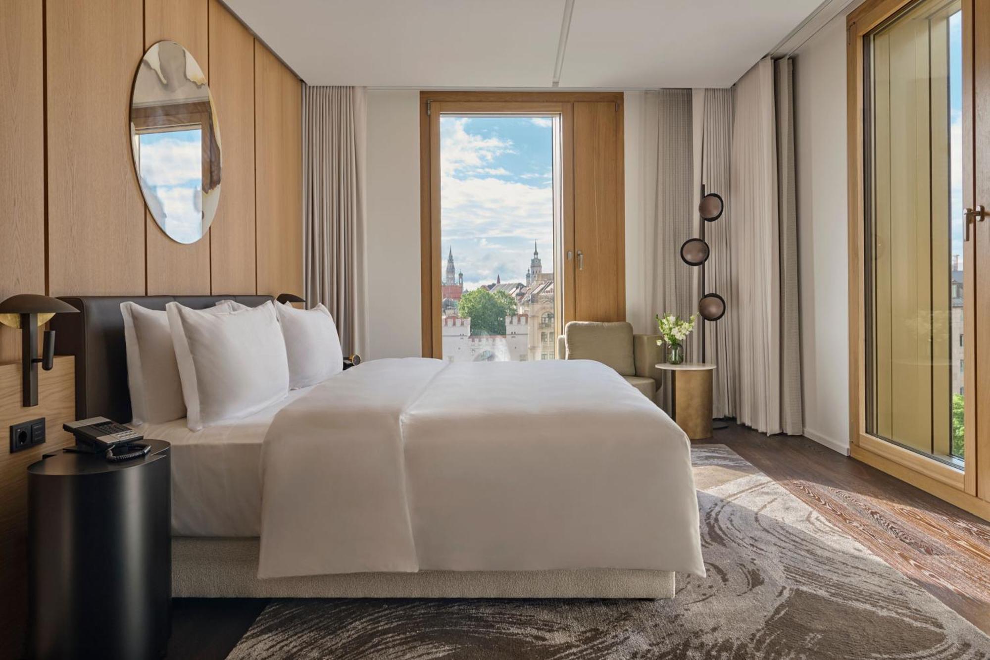 Panoramasuite mit 1 Schlafzimmer, Kingsize-Bett und Stadtblick