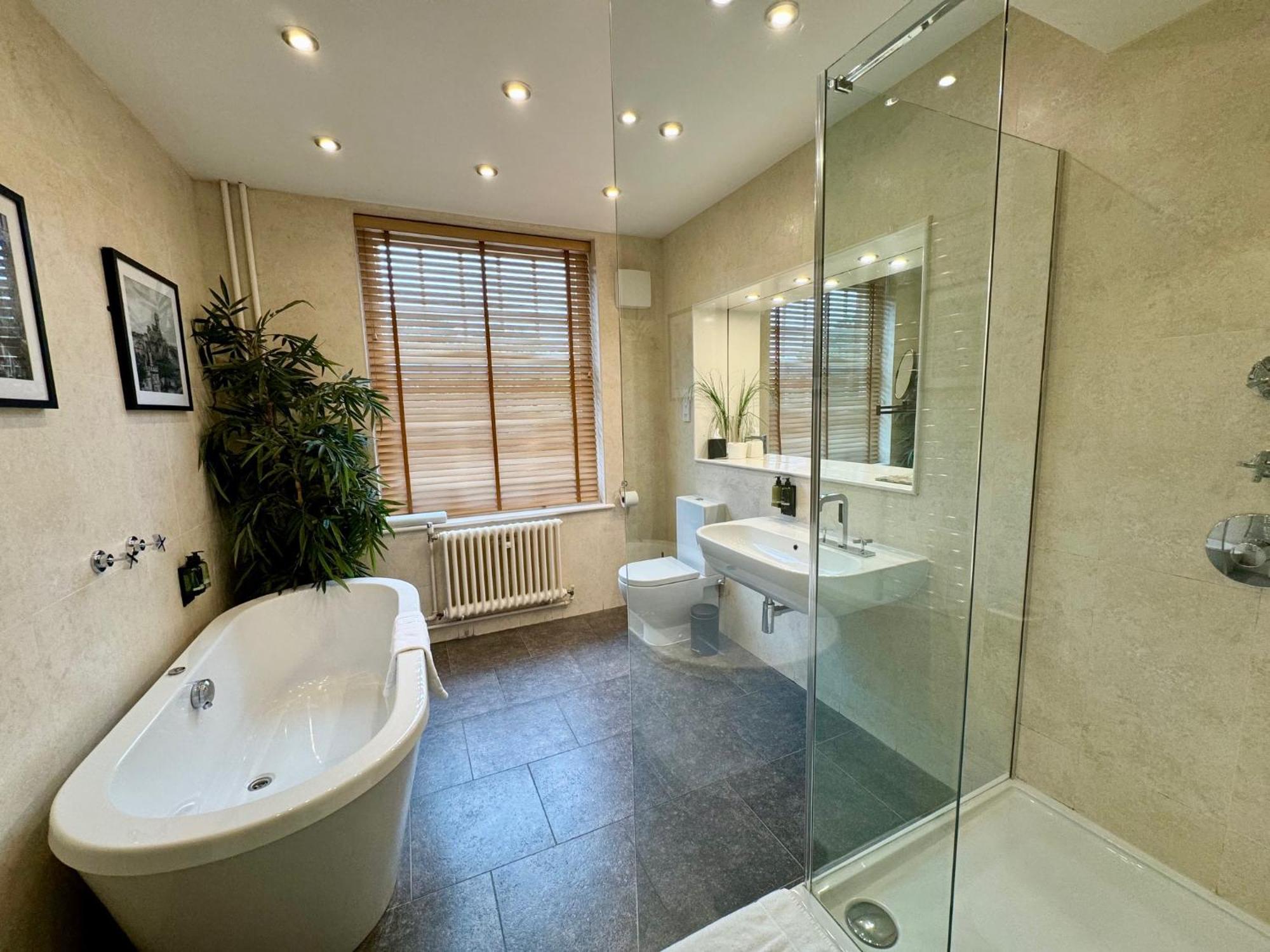 Deluxe Suite,1618267424:JPEG