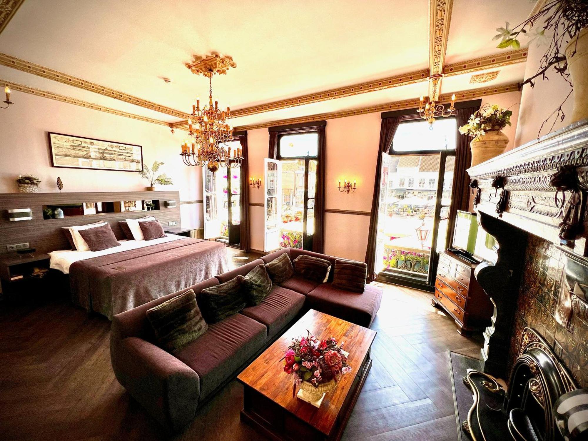 Executive Suite,1618814924:JPEG