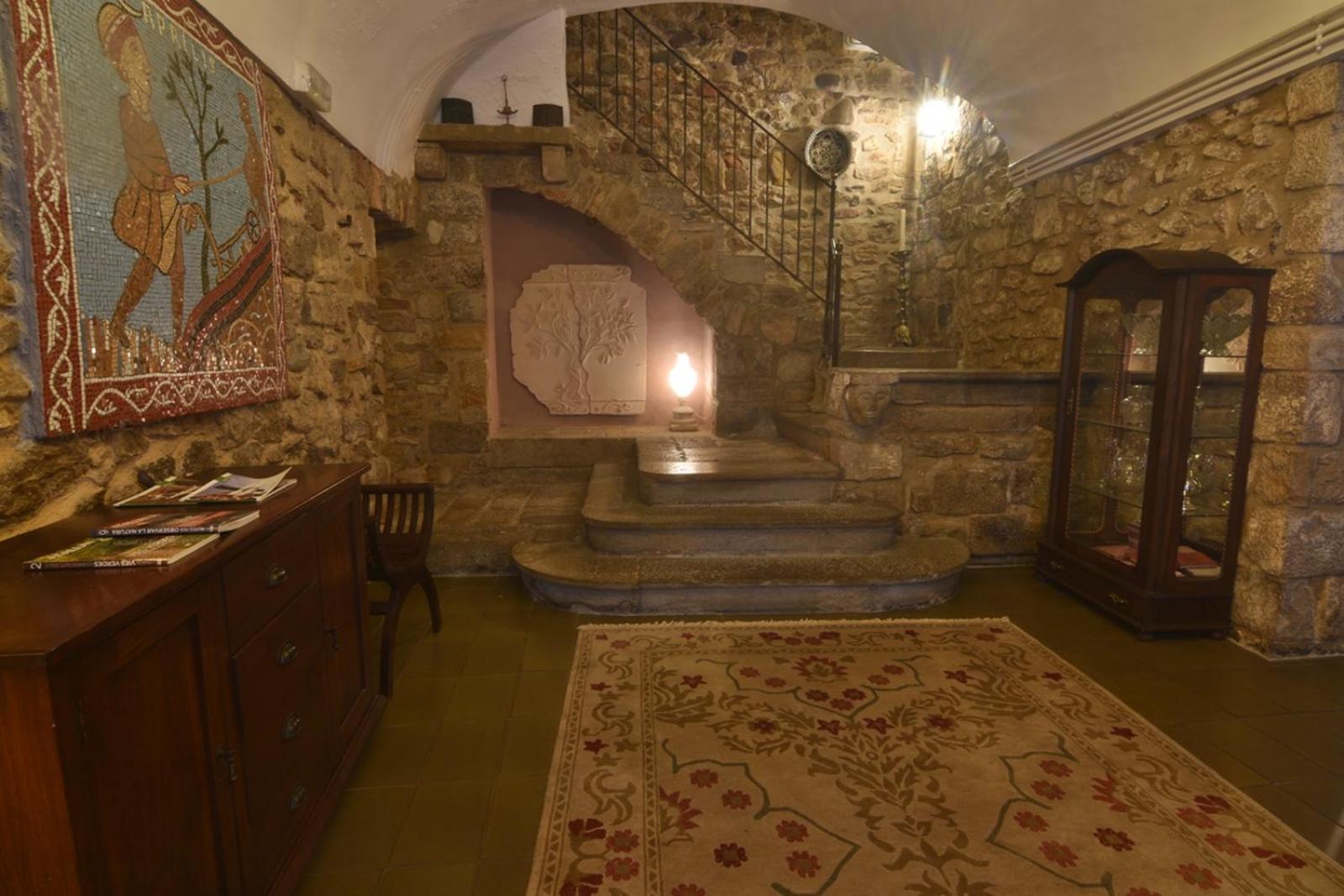 Single Room with Shared Bathroom
