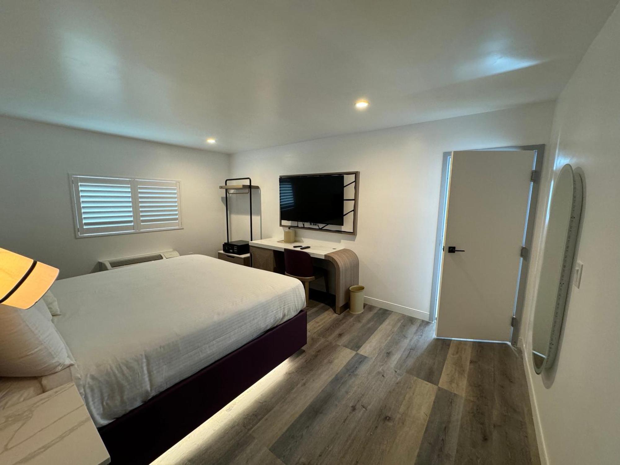 Standard King Room