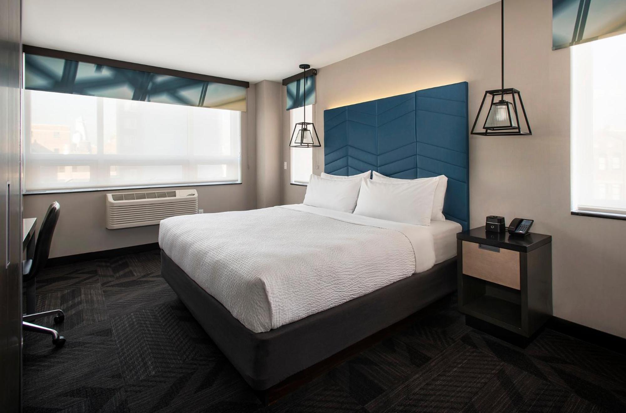 Guest Room, 1 King,1713959214:JPEG
