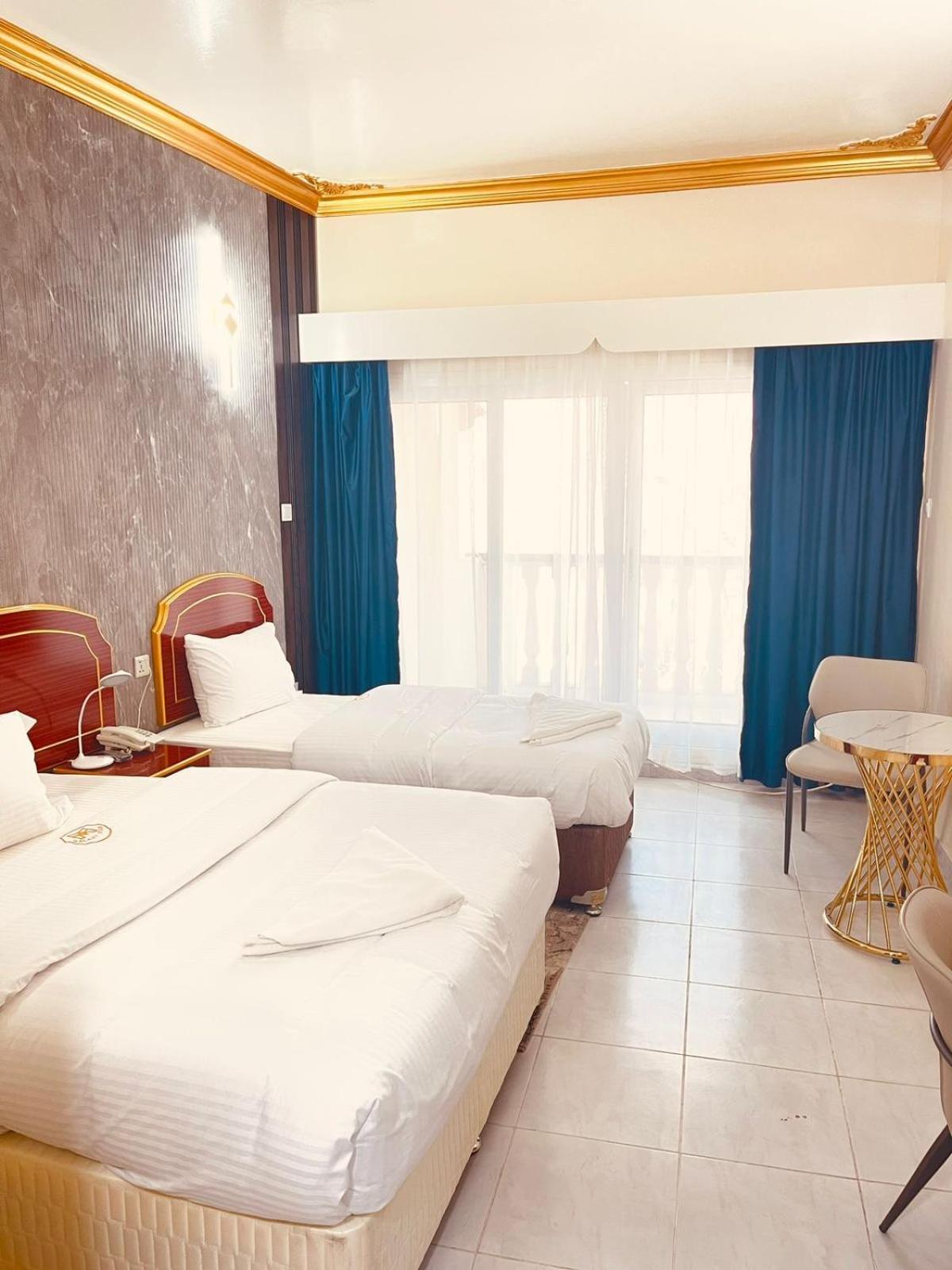 Deluxe Doppelzimmer (2 Erwachsene & 1 Kind)
