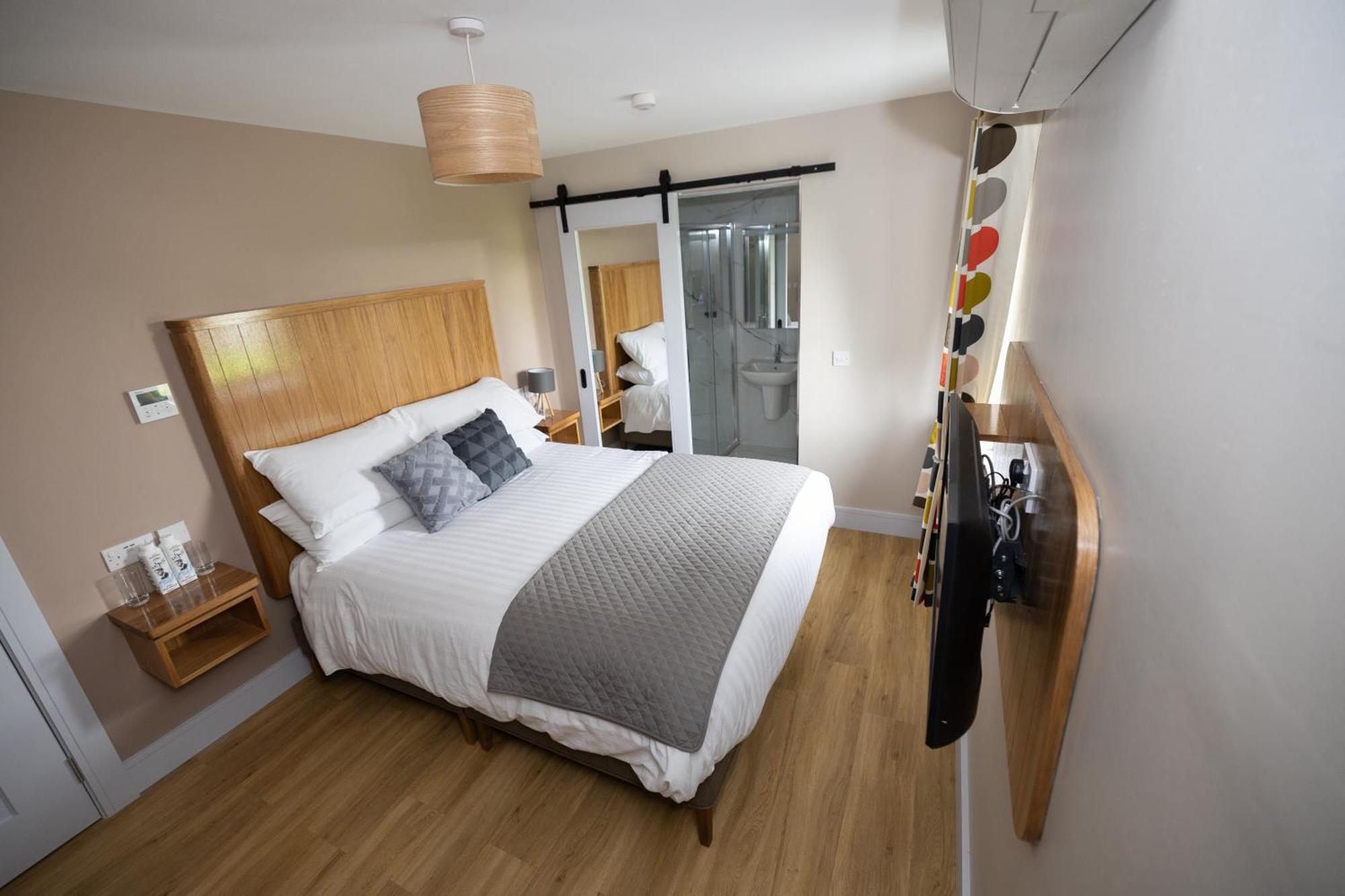 Double Room with Private Bathroom,1629826659:JPEG