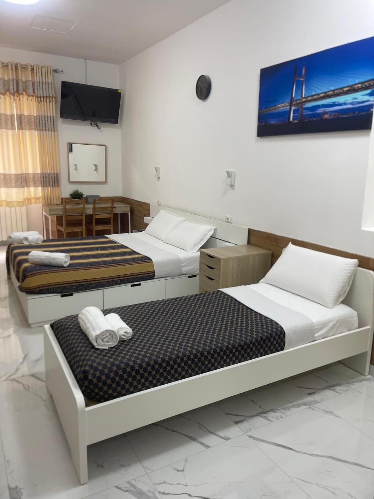 Quarto Triplo com Banheiro