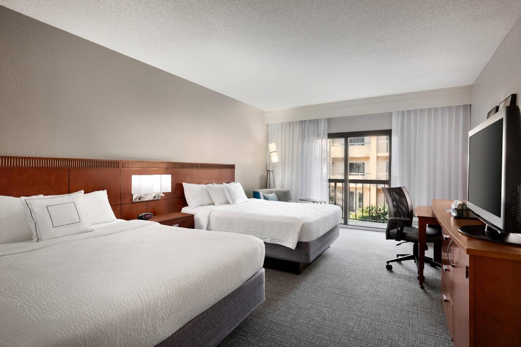 Deluxe Queen Room with Courtyard View,1632225167:JPEG