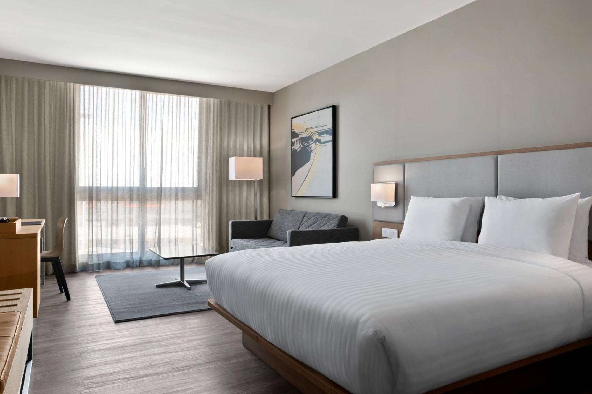 Standard Guest Room with King Bed and Harbour View