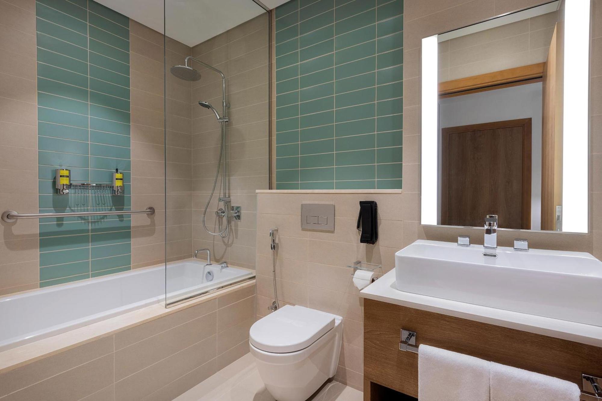 2 BedRoom Suite 1 King Bed and 2 Single Beds