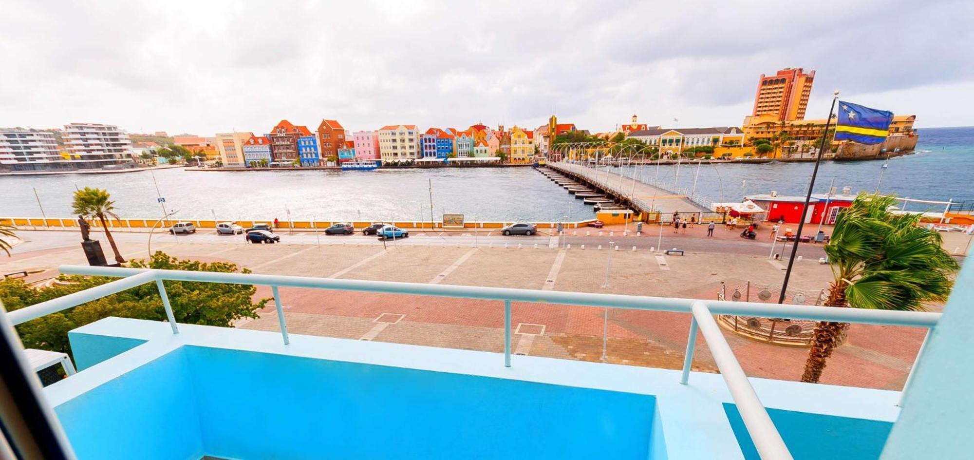 Habitación con cama extragrande, balcón y vistas al puerto - No fumadores