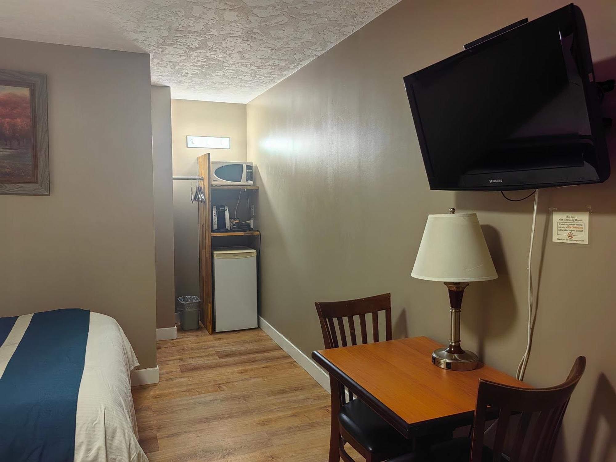 Standard Queen Room