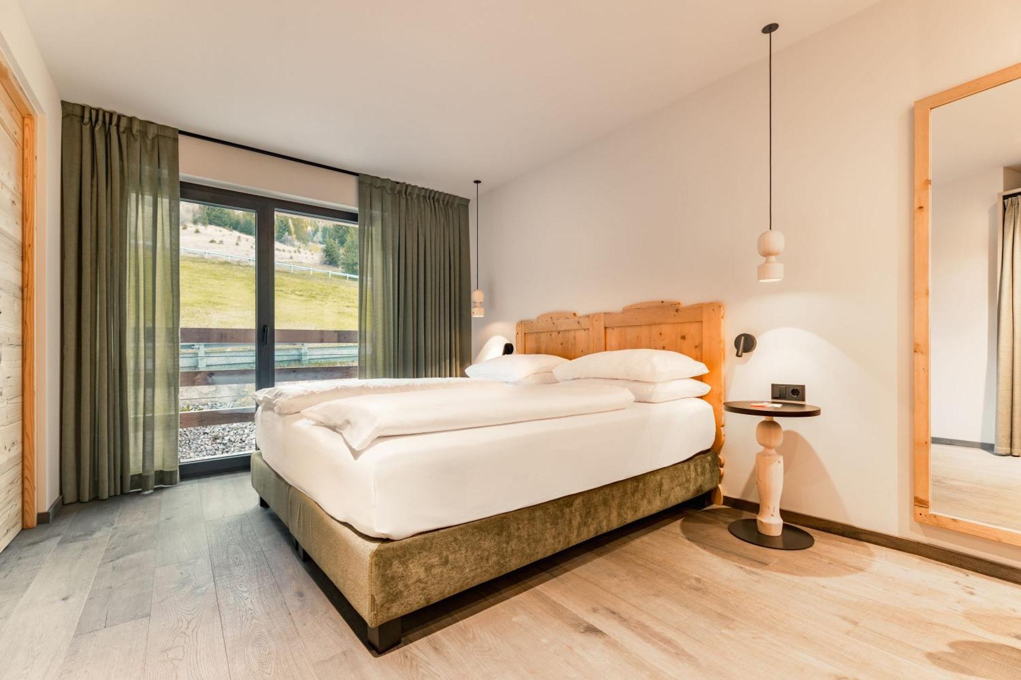Economy Double Room with Street View