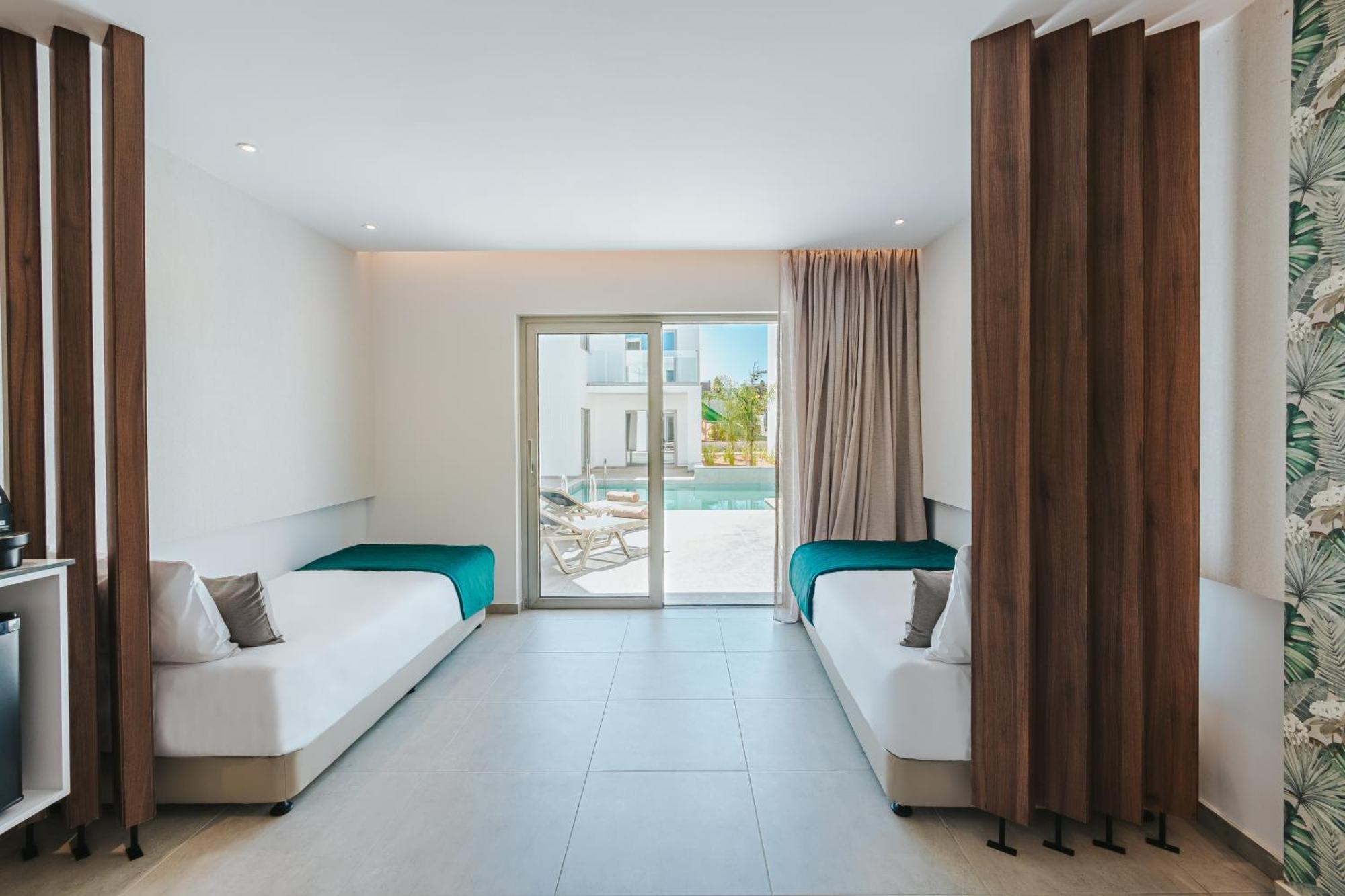 Familienzimmer mit Zugang zum Pool
