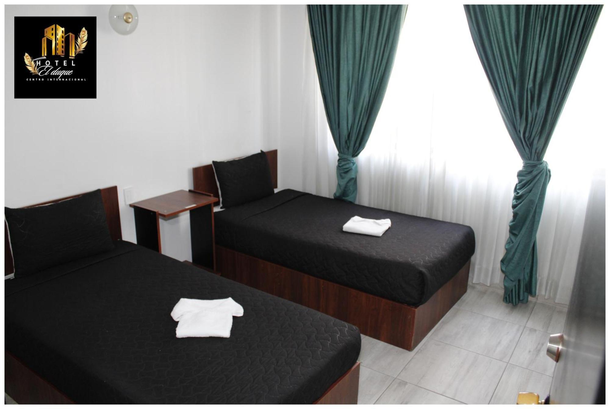 Quarto Pequeno com 2 Camas de Solteiro