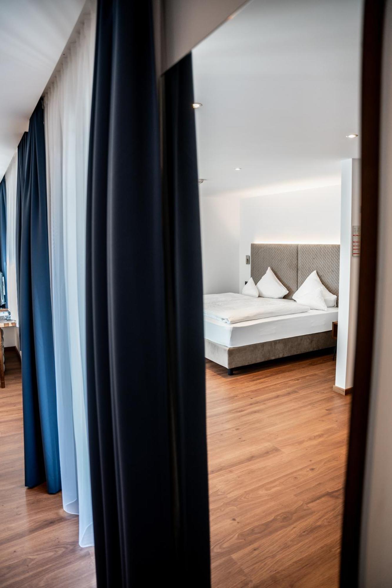 Deluxe Double Room Balcony,1642315279:JPEG