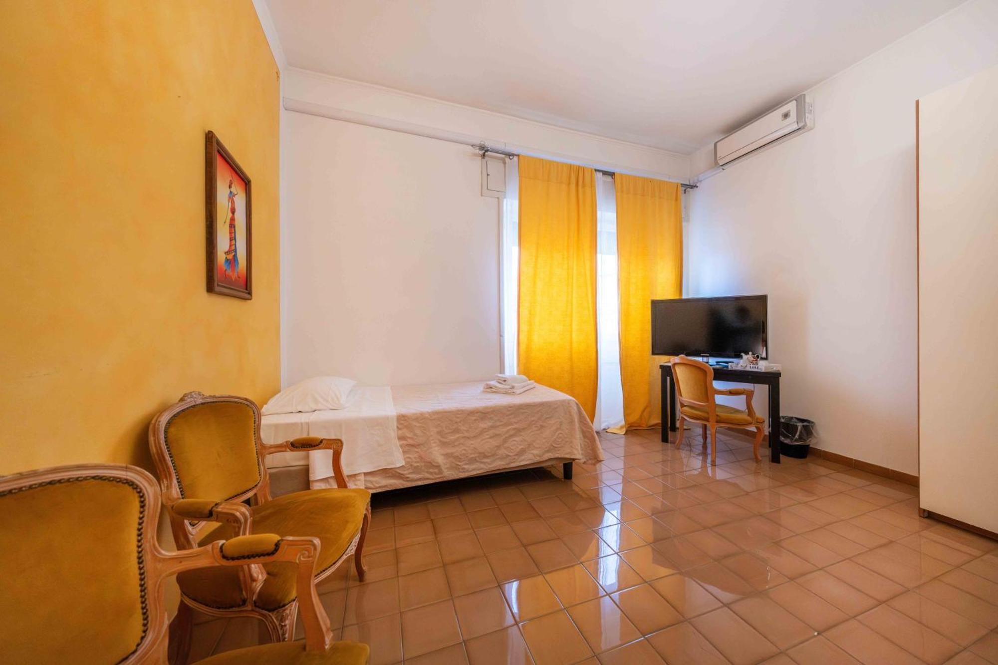 Deluxe Triple Room External Bathroom